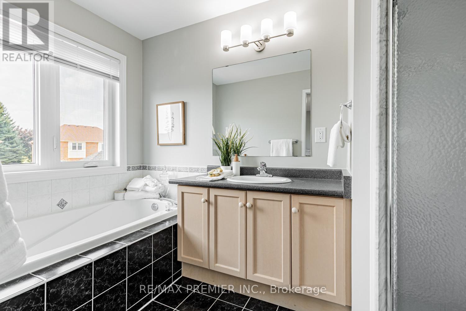 215 EQUATOR CRESCENT Vaughan Vellore - N12290173 19