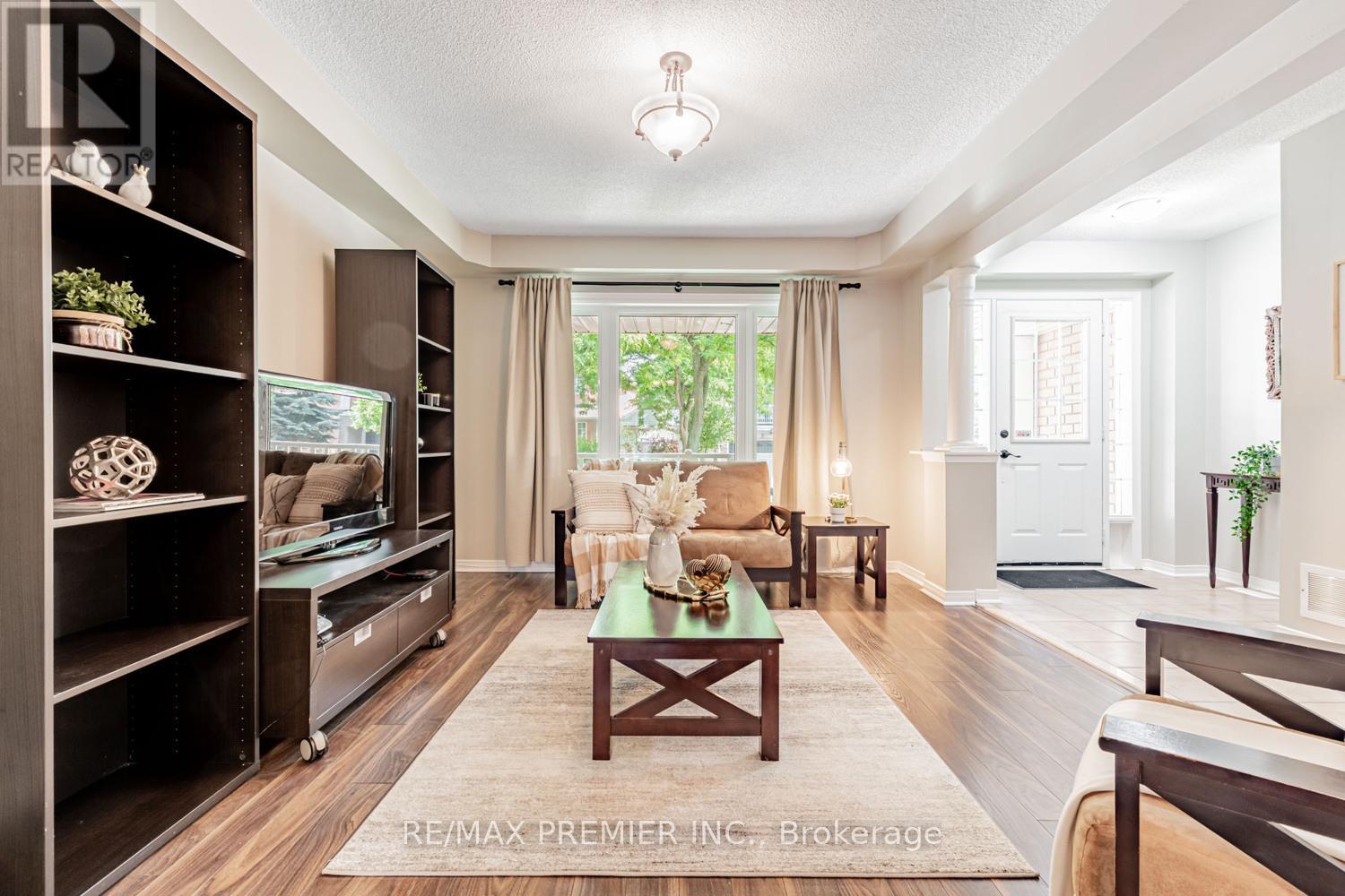 Property at 215 EQUATOR CRESCENT image 4