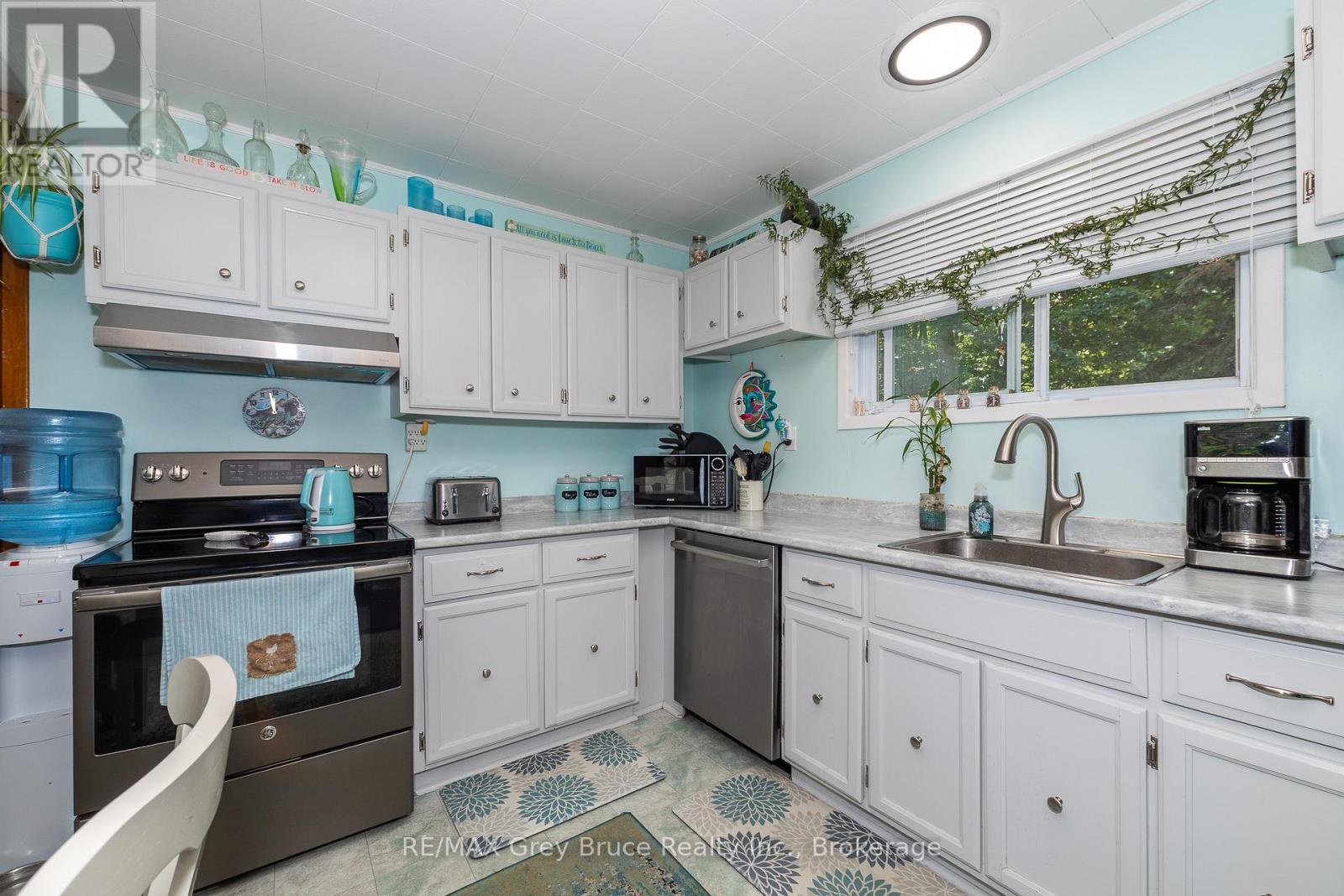 6 Jewel Bridge Road, South Bruce Peninsula, Ontario  N0H 2G0 - Photo 11 - X12290199
