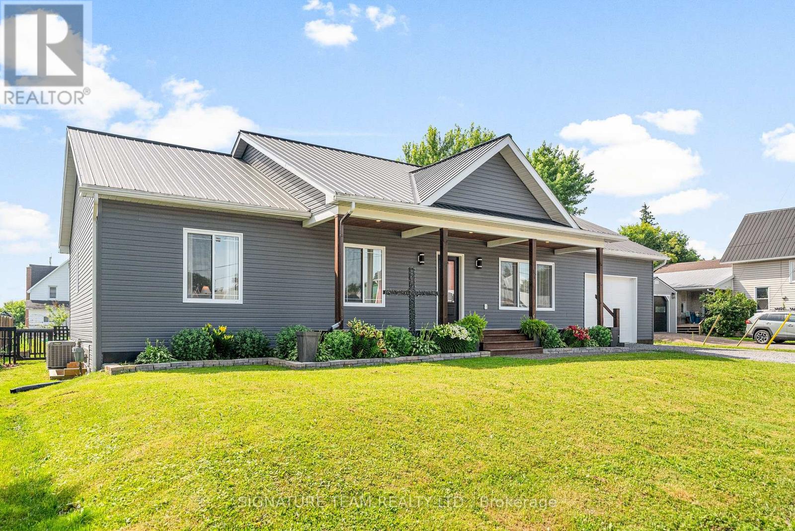 17 MEADOW STREET, Whitewater Region, Ontario