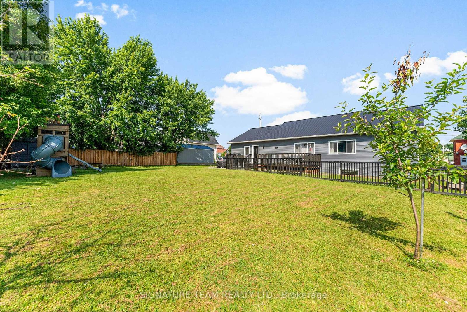 17 Meadow Street, Whitewater Region, Ontario  K0J 1K0 - Photo 45 - X12290211