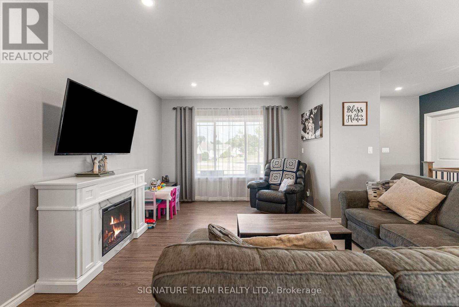 17 Meadow Street, Whitewater Region, Ontario  K0J 1K0 - Photo 7 - X12290211