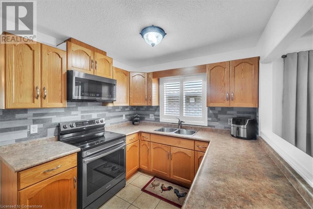 Property at 84 DOCTOR MOORE Court image 5