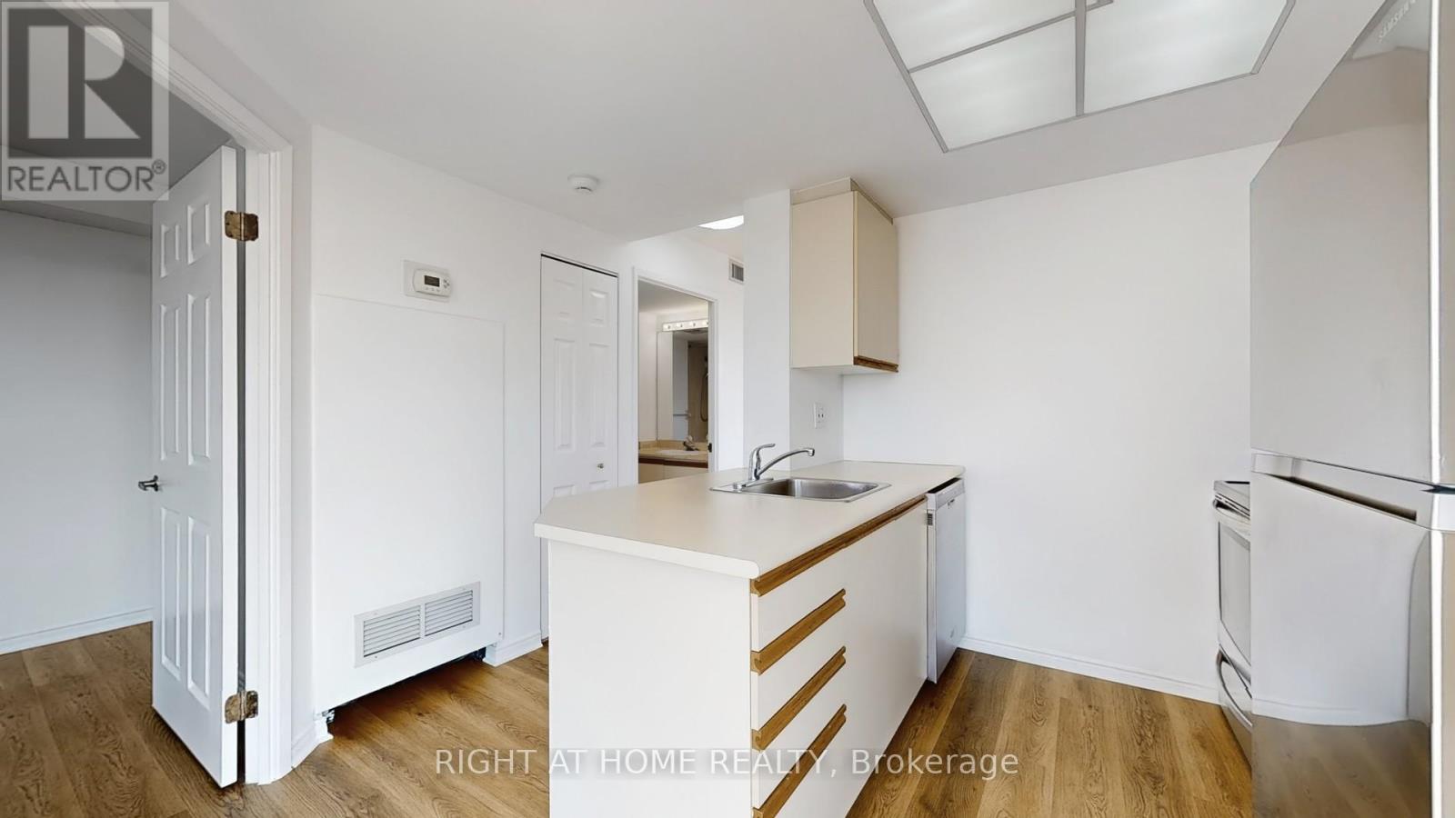 904 - 7 Concorde Place, Toronto, Ontario  M3C 3N4 - Photo 12 - C12290191