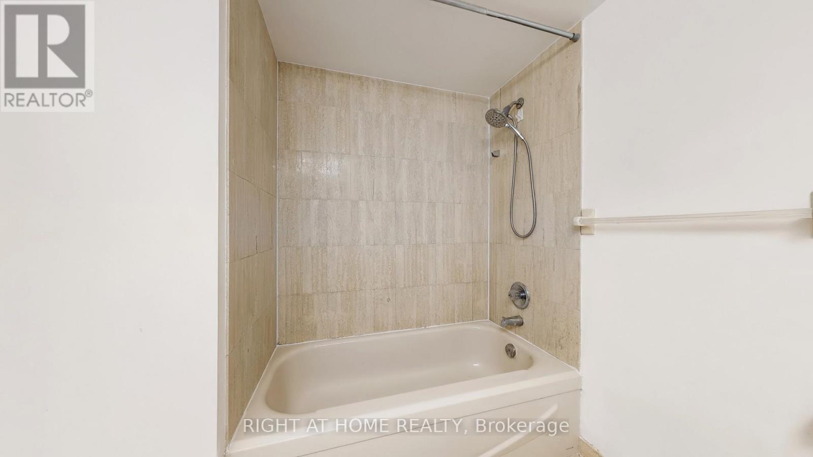 904 - 7 Concorde Place, Toronto, Ontario  M3C 3N4 - Photo 18 - C12290191