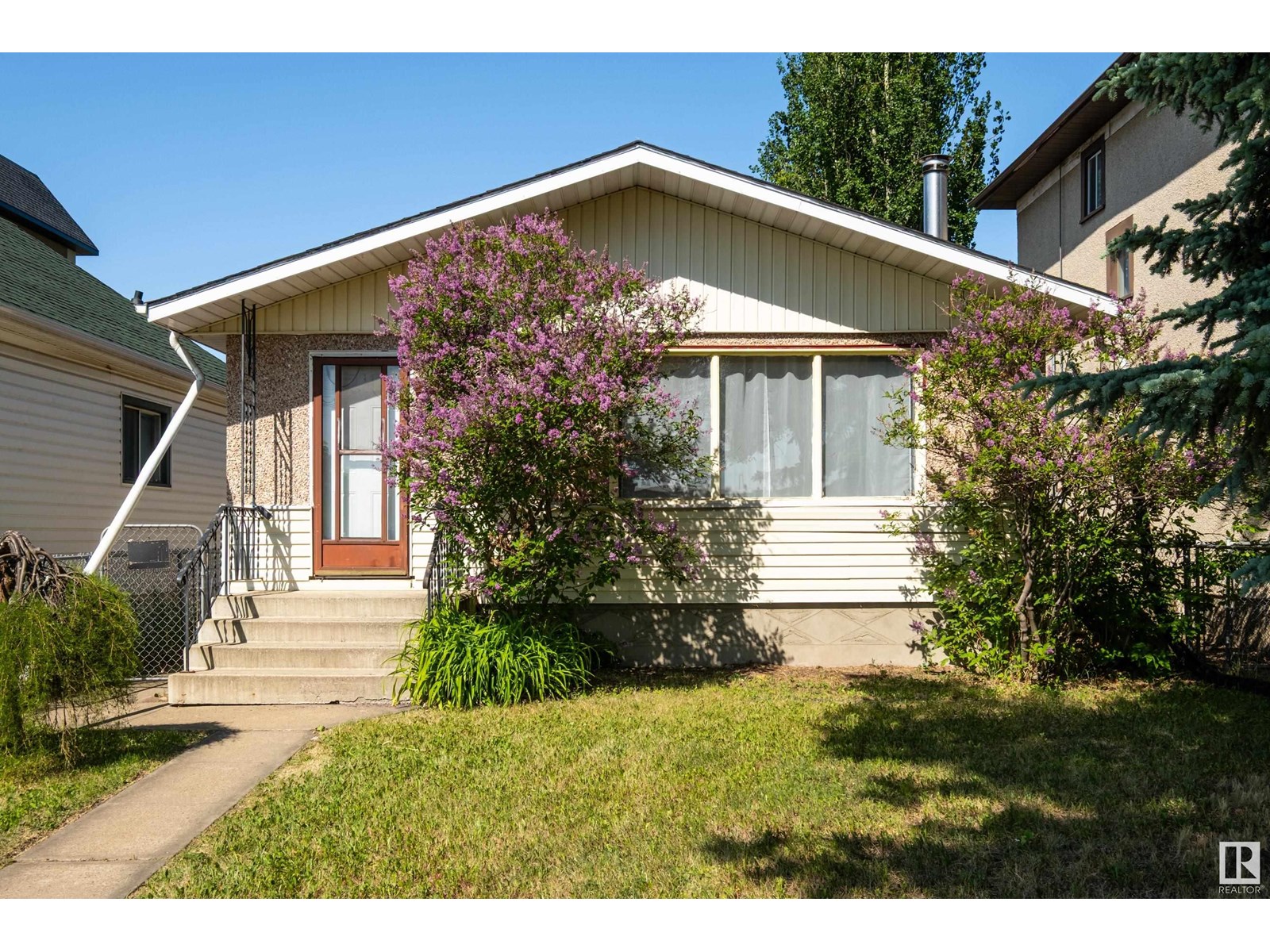 Property at 11406 81 ST NW image 1