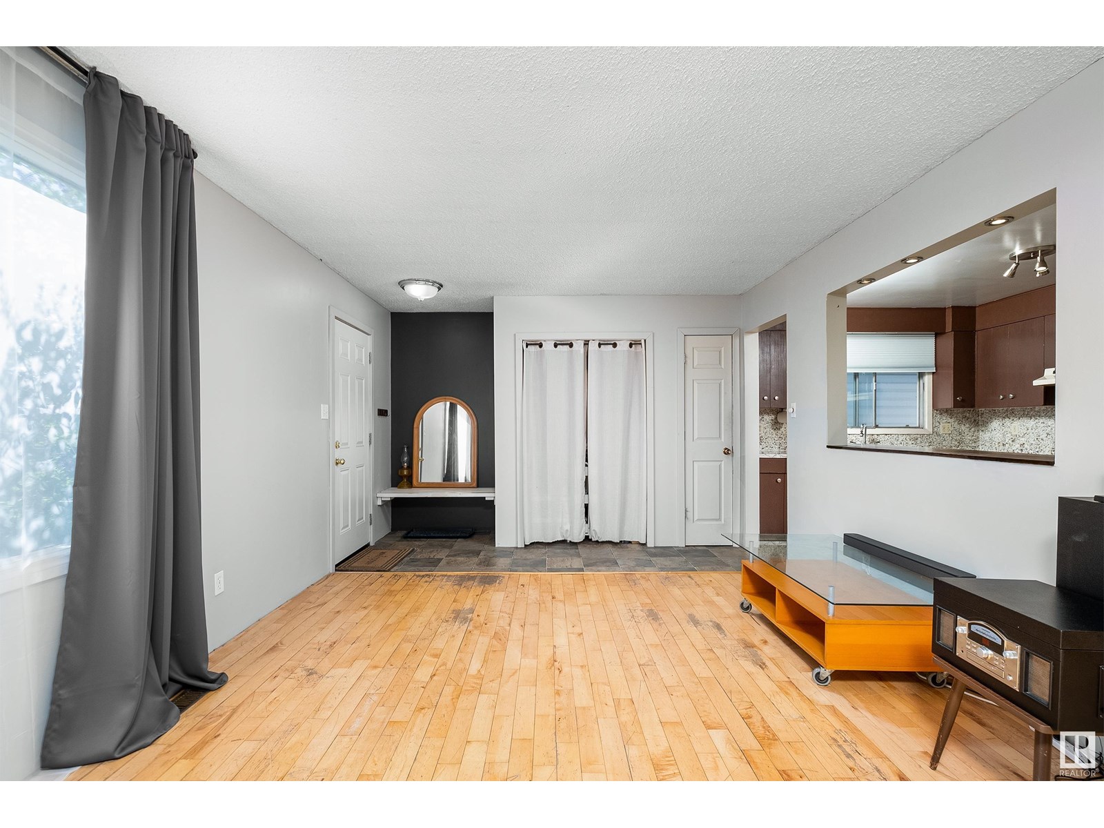 Property at 11406 81 ST NW image 3