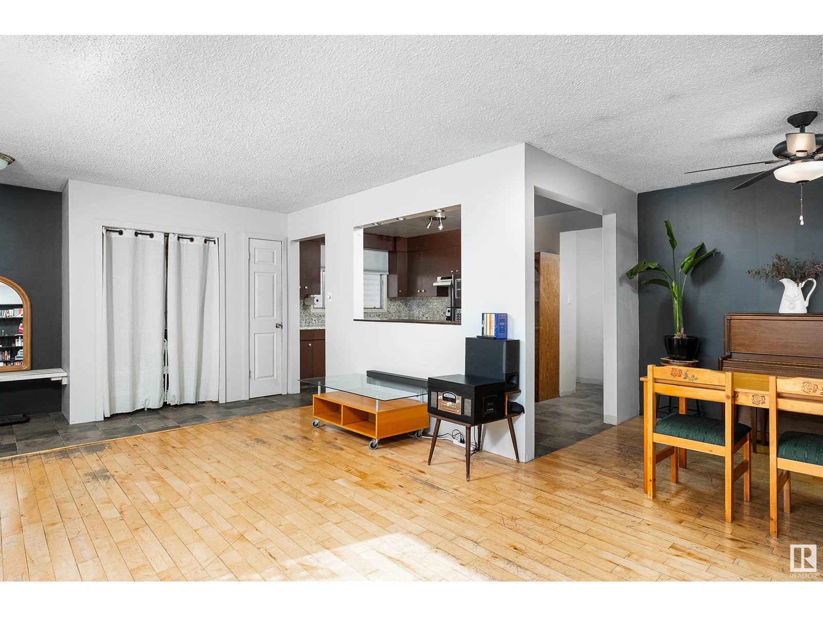 Property at 11406 81 ST NW image 4