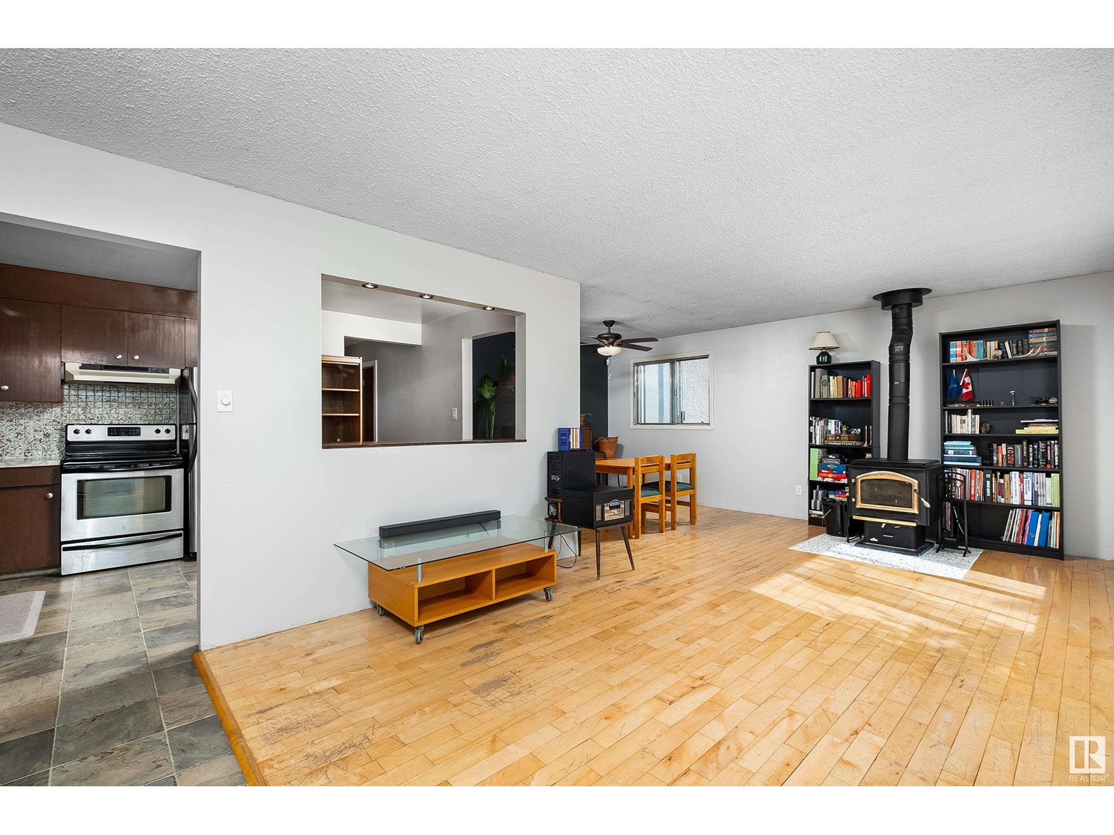 Property at 11406 81 ST NW image 5
