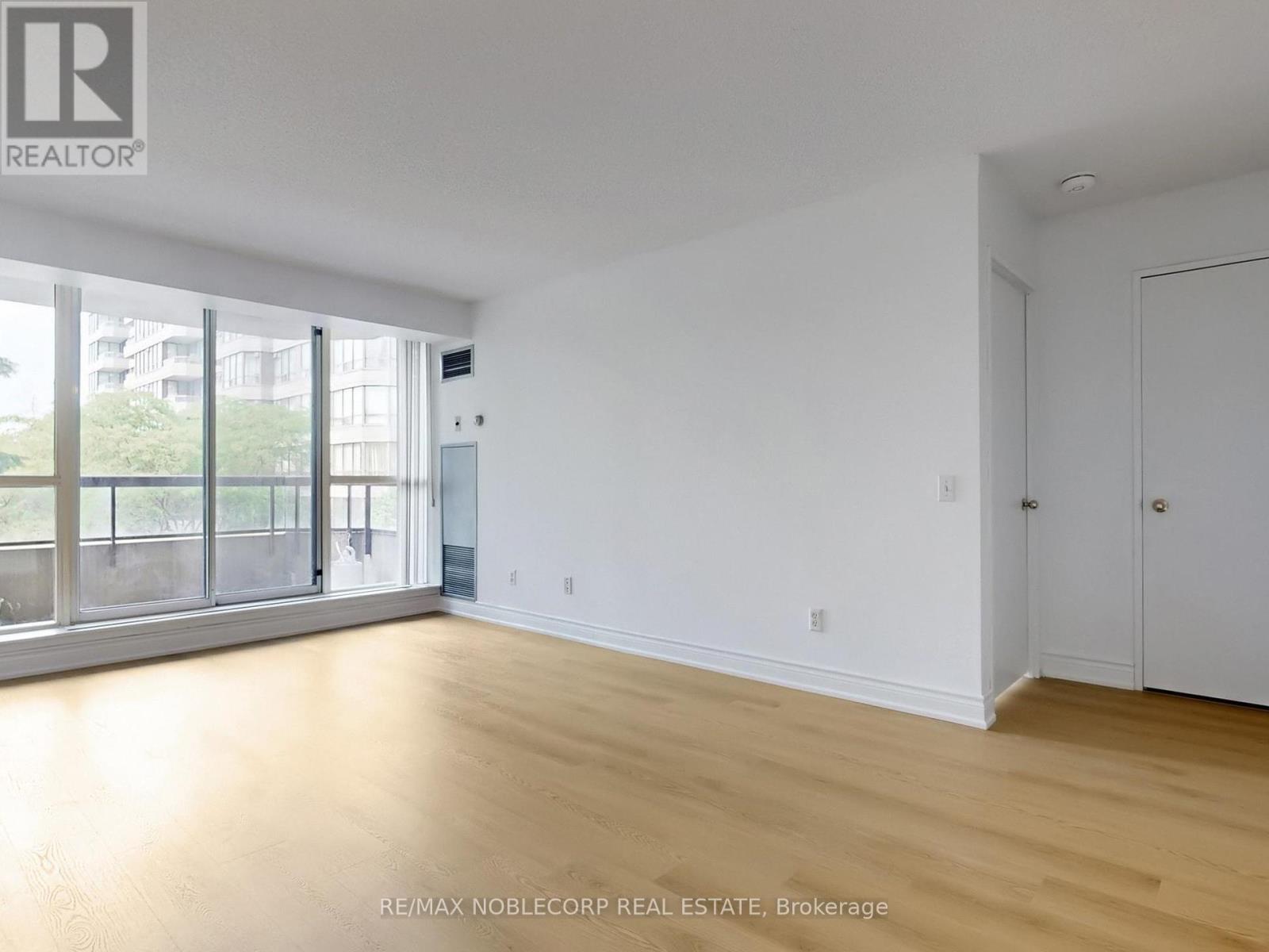 312 - 91 Townsgate Drive, Vaughan, Ontario  L4J 8E8 - Photo 12 - N12290257