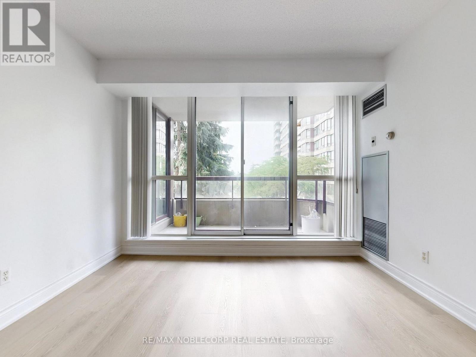 312 - 91 Townsgate Drive, Vaughan, Ontario  L4J 8E8 - Photo 13 - N12290257