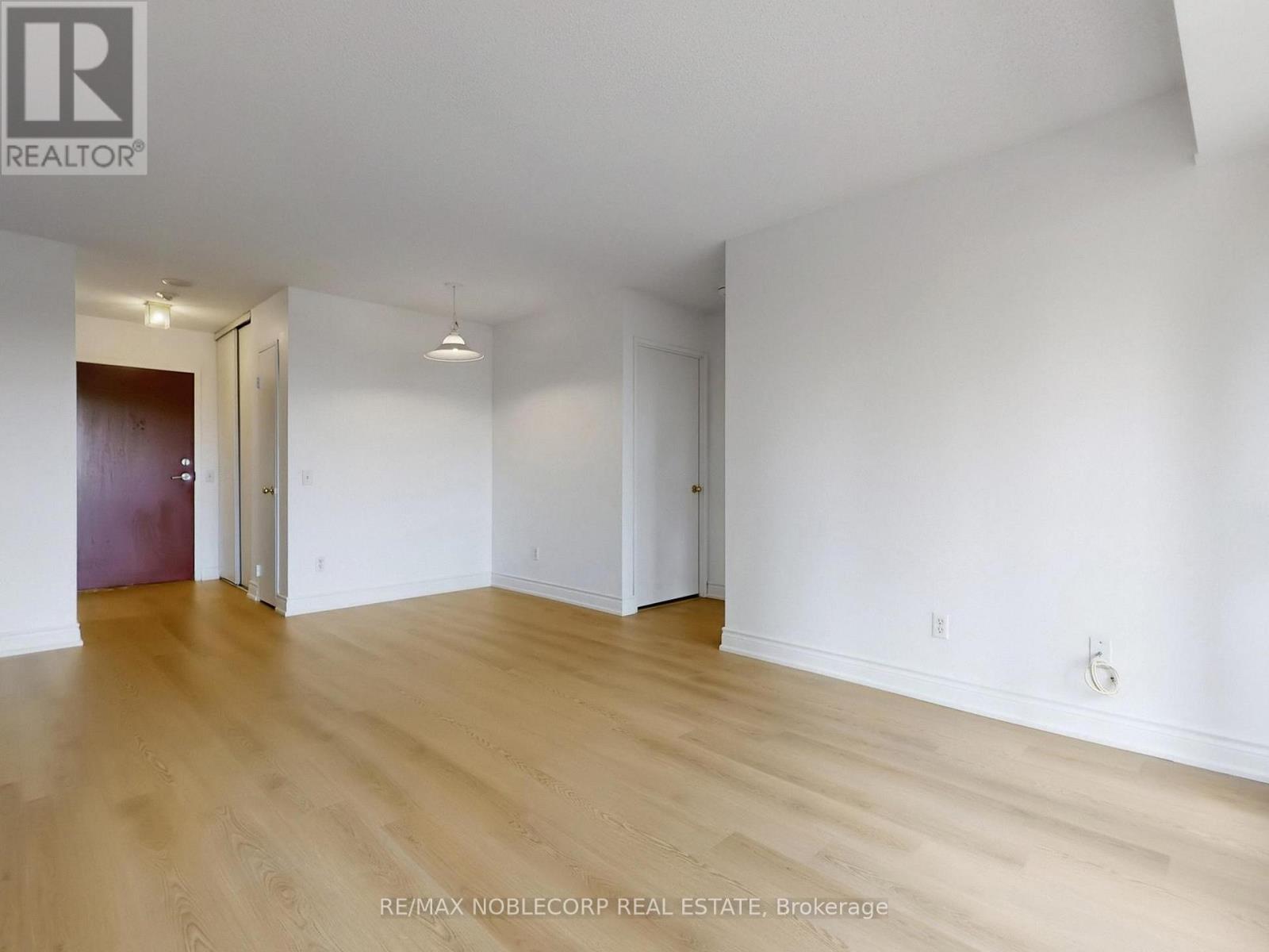 312 - 91 Townsgate Drive, Vaughan, Ontario  L4J 8E8 - Photo 14 - N12290257