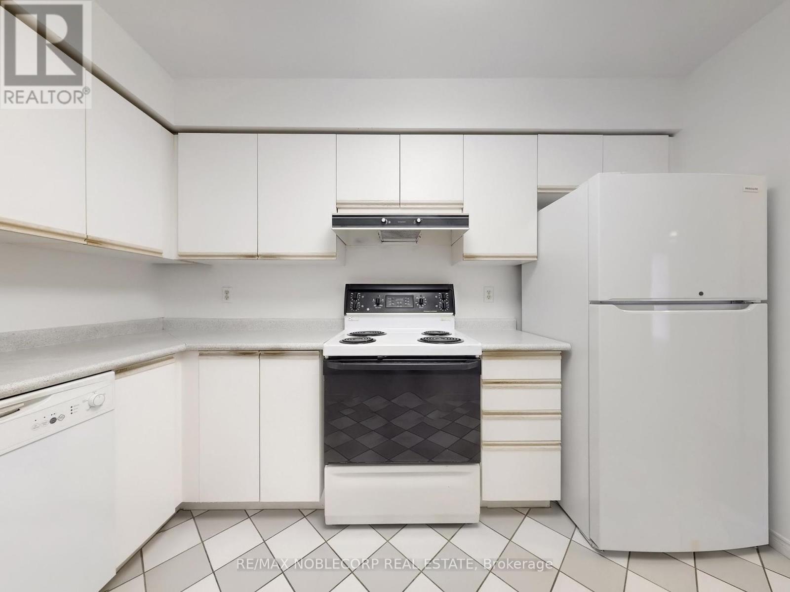 312 - 91 Townsgate Drive, Vaughan, Ontario  L4J 8E8 - Photo 16 - N12290257