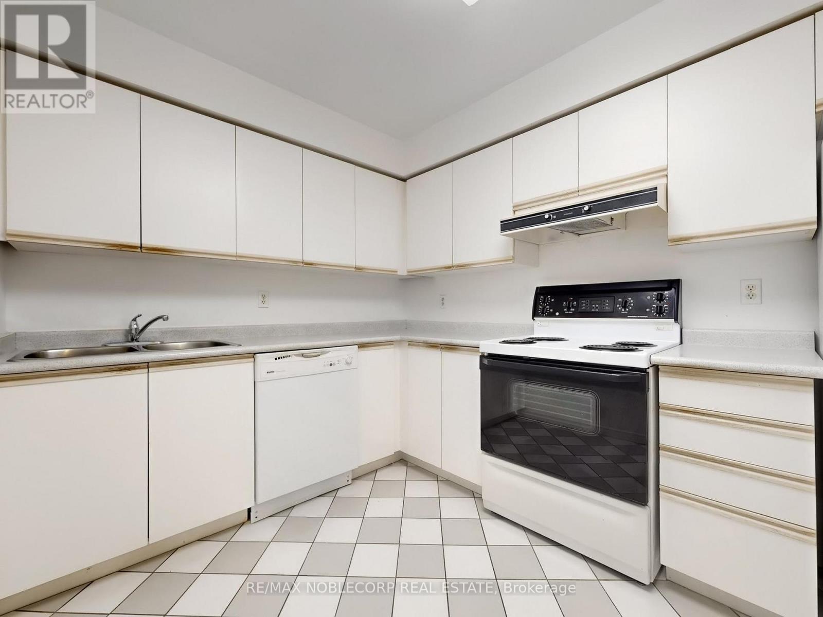 312 - 91 Townsgate Drive, Vaughan, Ontario  L4J 8E8 - Photo 18 - N12290257