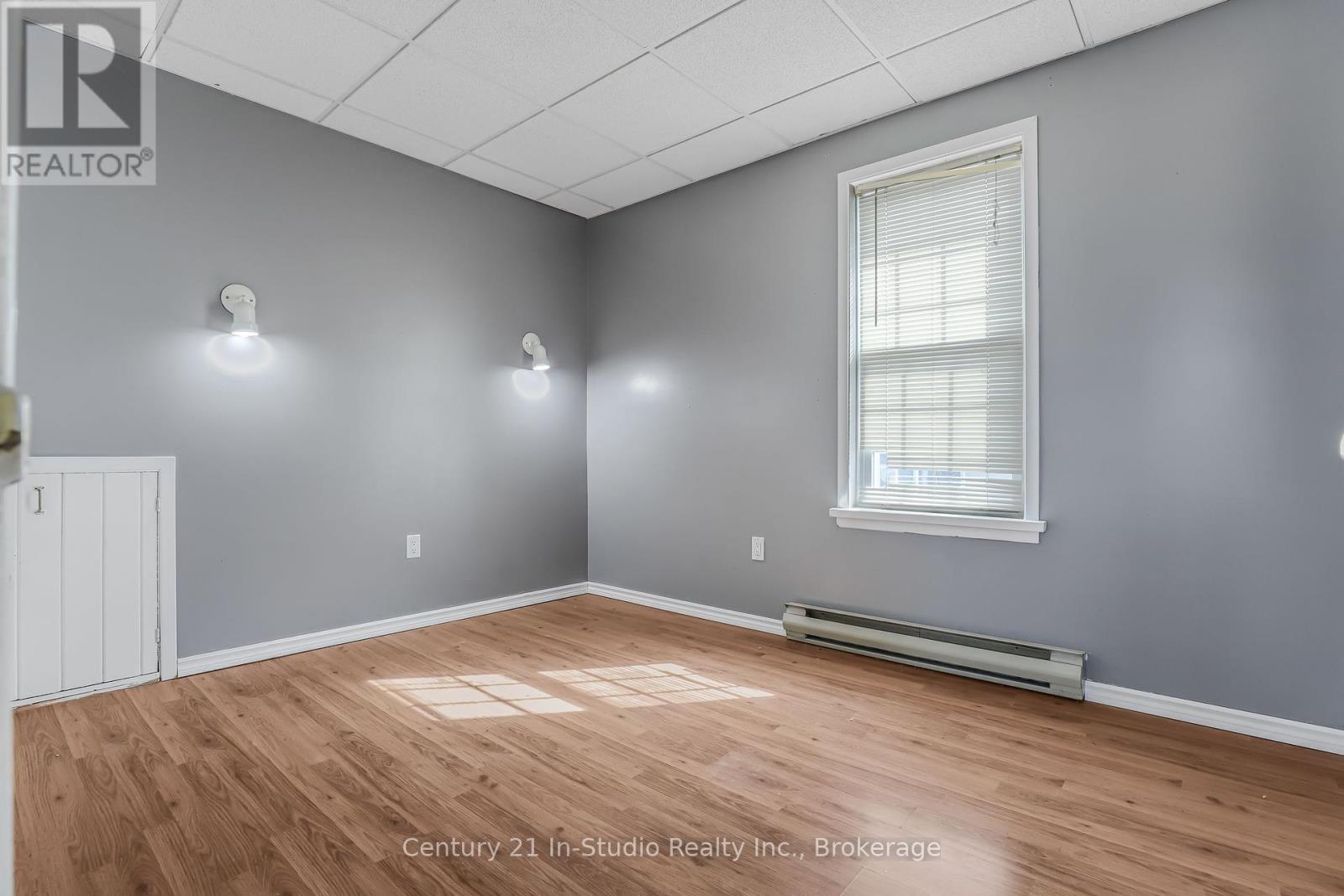 228 Palmerston Street, Saugeen Shores, Ontario  N0H 2L0 - Photo 13 - X12290367