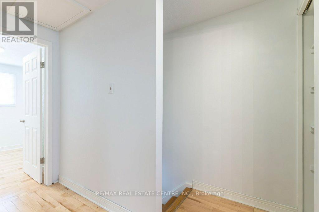 65 Balfour Crescent, Kitchener, Ontario  N2C 1Z6 - Photo 14 - X12290324