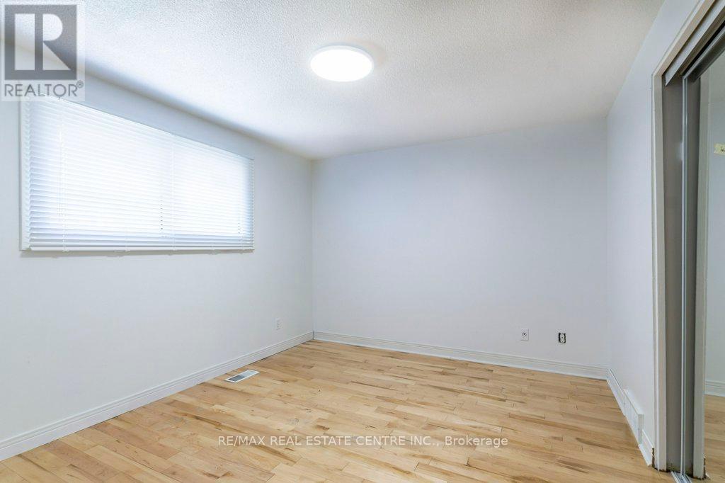 65 Balfour Crescent, Kitchener, Ontario  N2C 1Z6 - Photo 17 - X12290324