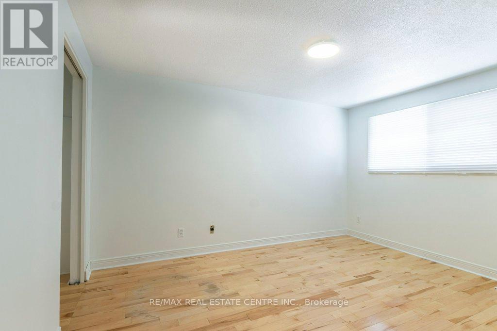 65 Balfour Crescent, Kitchener, Ontario  N2C 1Z6 - Photo 19 - X12290324