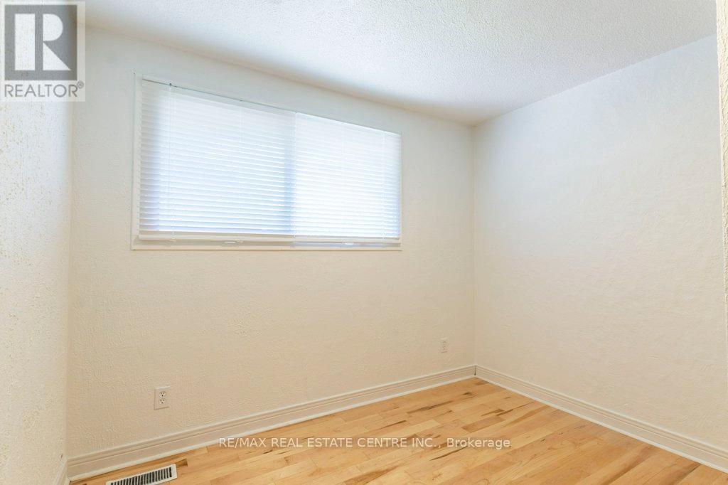 65 Balfour Crescent, Kitchener, Ontario  N2C 1Z6 - Photo 21 - X12290324