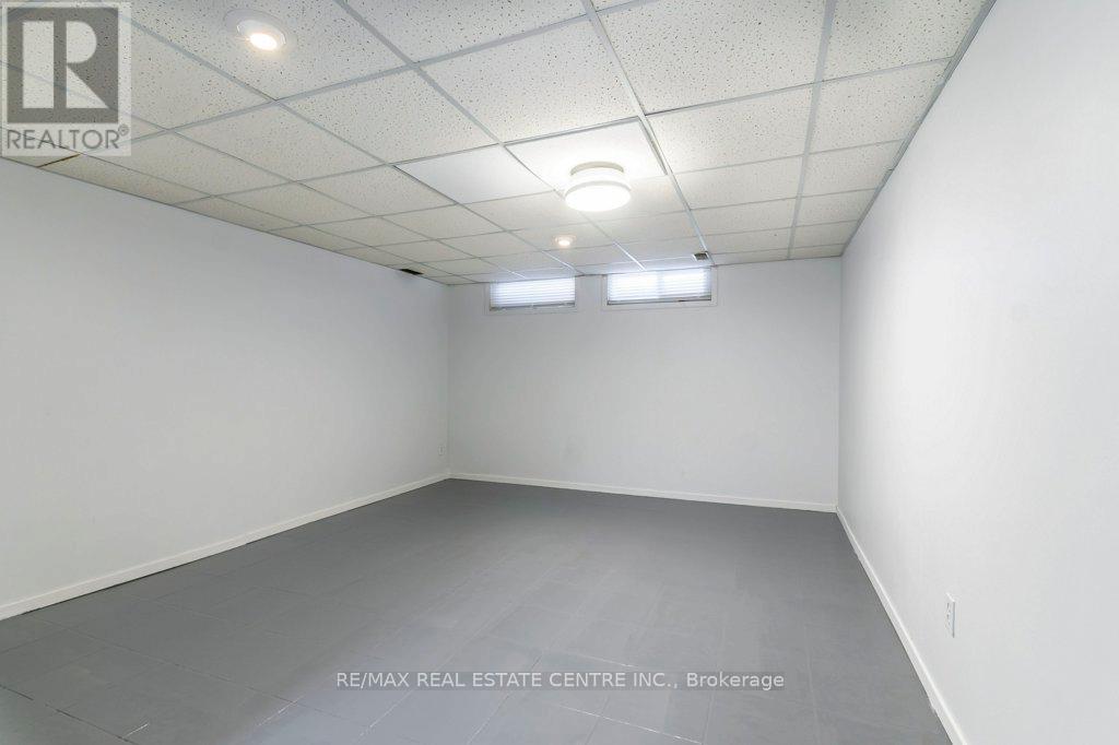 65 Balfour Crescent, Kitchener, Ontario  N2C 1Z6 - Photo 23 - X12290324