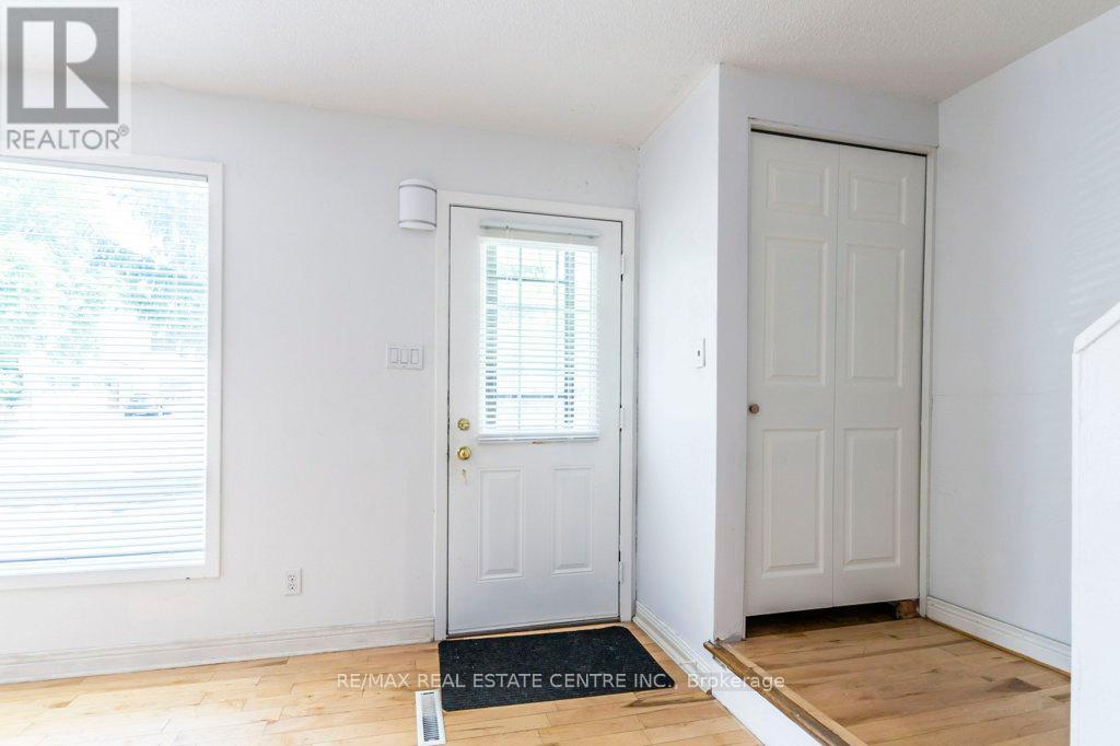 65 Balfour Crescent, Kitchener, Ontario  N2C 1Z6 - Photo 6 - X12290324