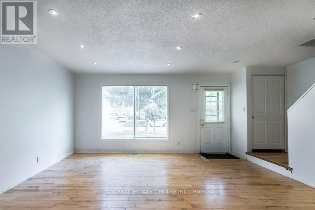 65 Balfour Crescent, Kitchener, Ontario  N2C 1Z6 - Photo 8 - X12290324