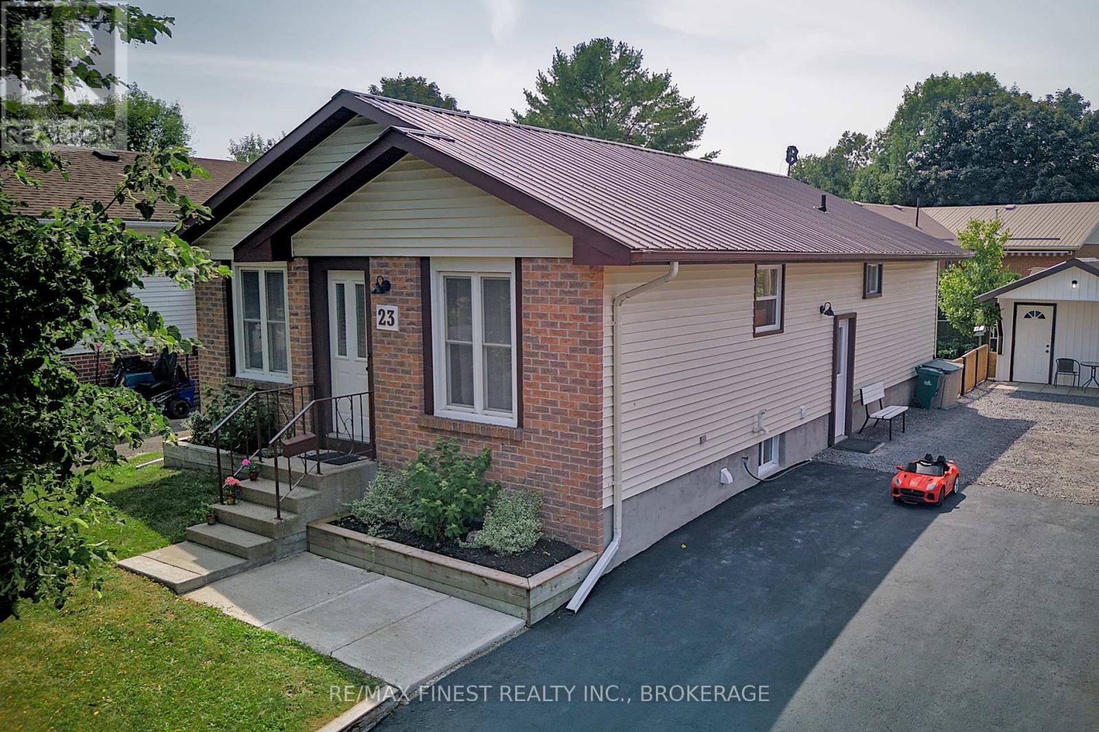 Property at 23 DAUPHIN AVENUE image 2