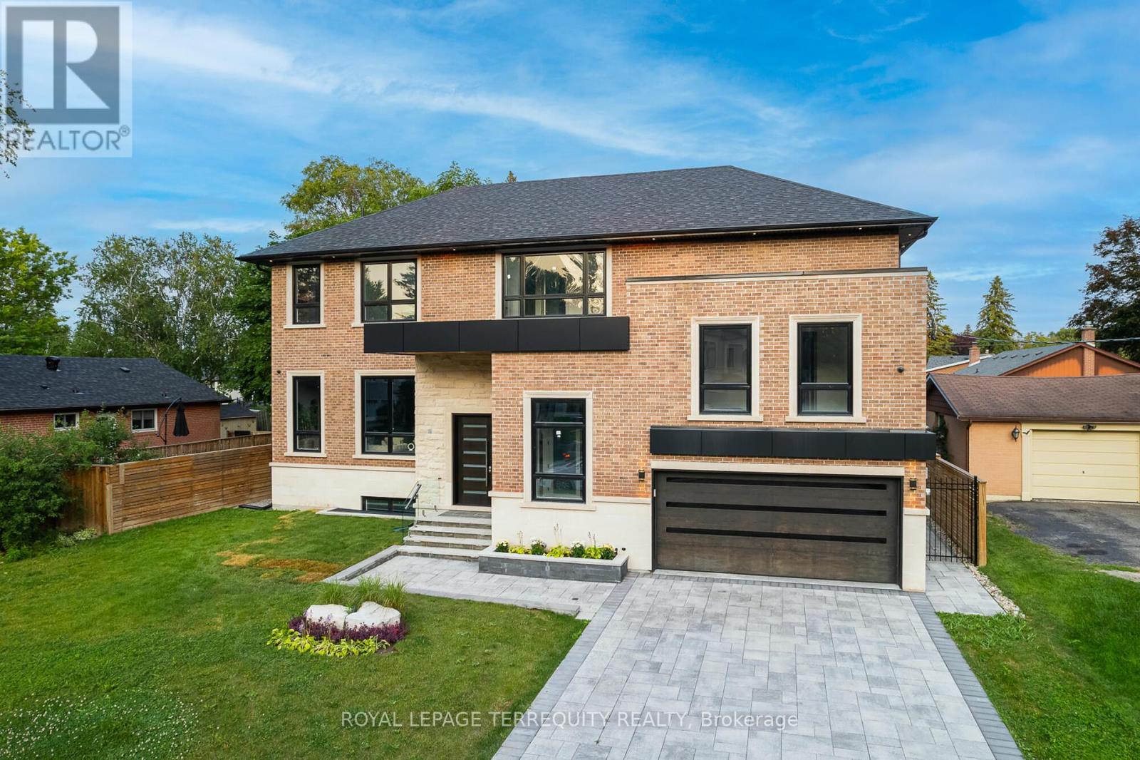 45 SEATON DRIVE, Aurora, Ontario