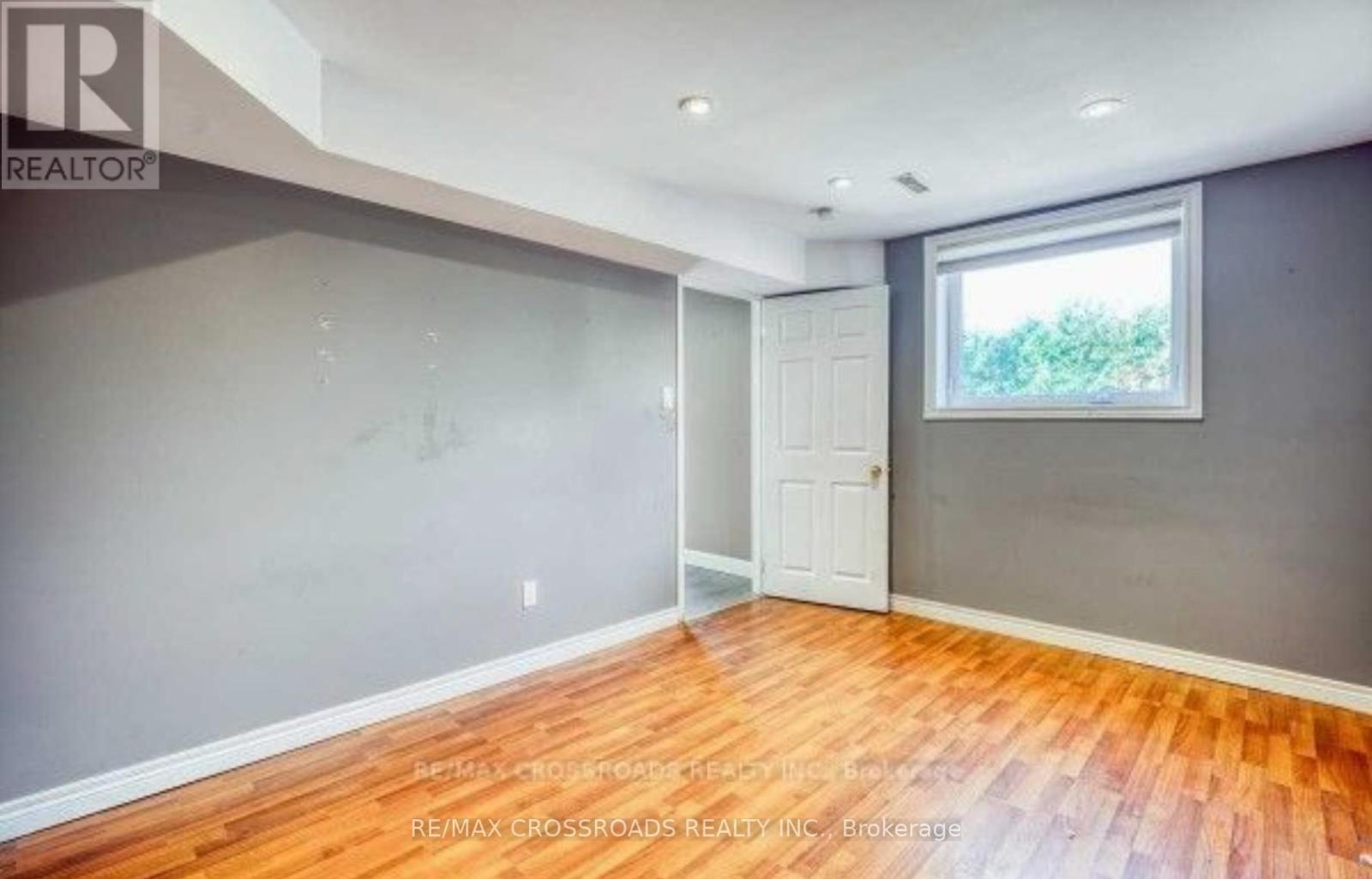 304 Orsi Avenue, Bradford West Gwillimbury, Ontario  L3Z 1B7 - Photo 3 - N12290382
