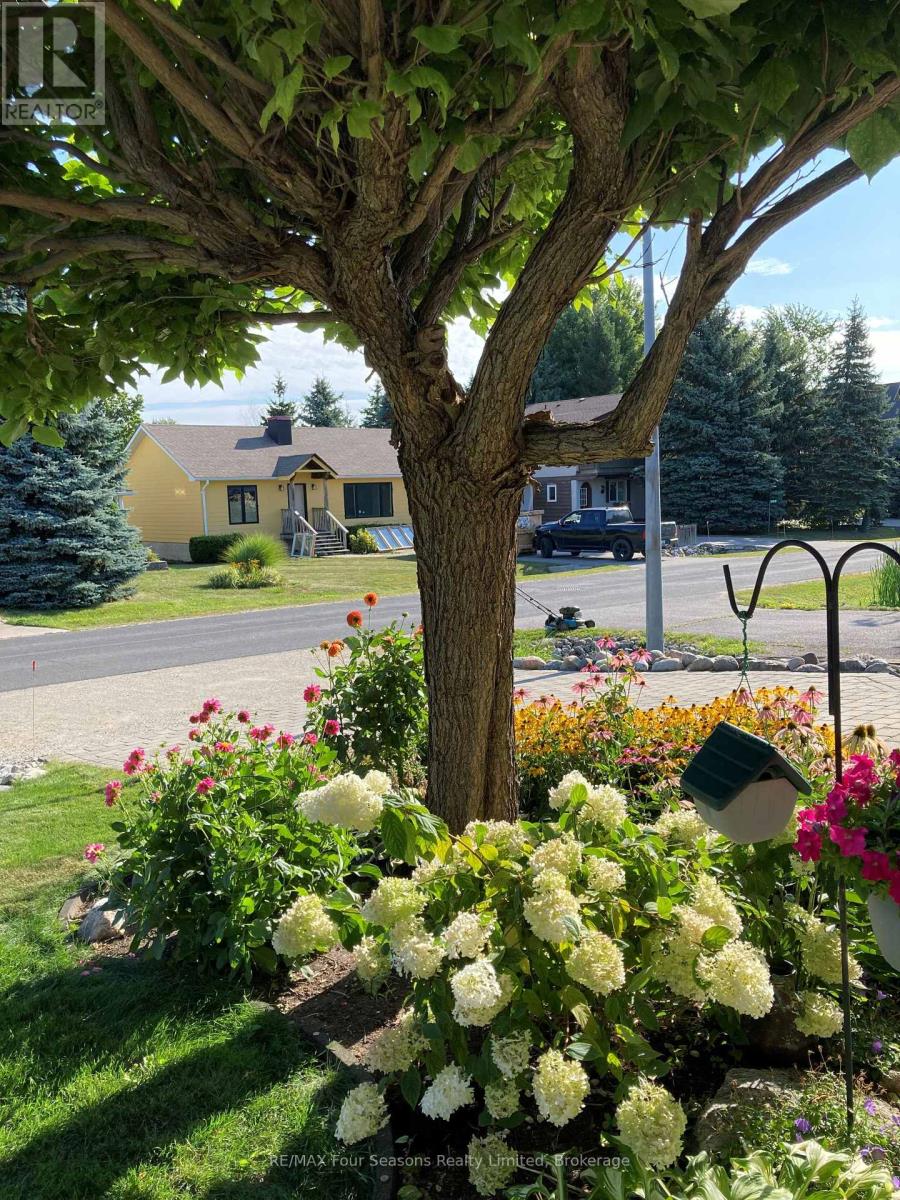 150 Brooker Boulevard, Blue Mountains, Ontario  L9Y 0M2 - Photo 8 - X12286265
