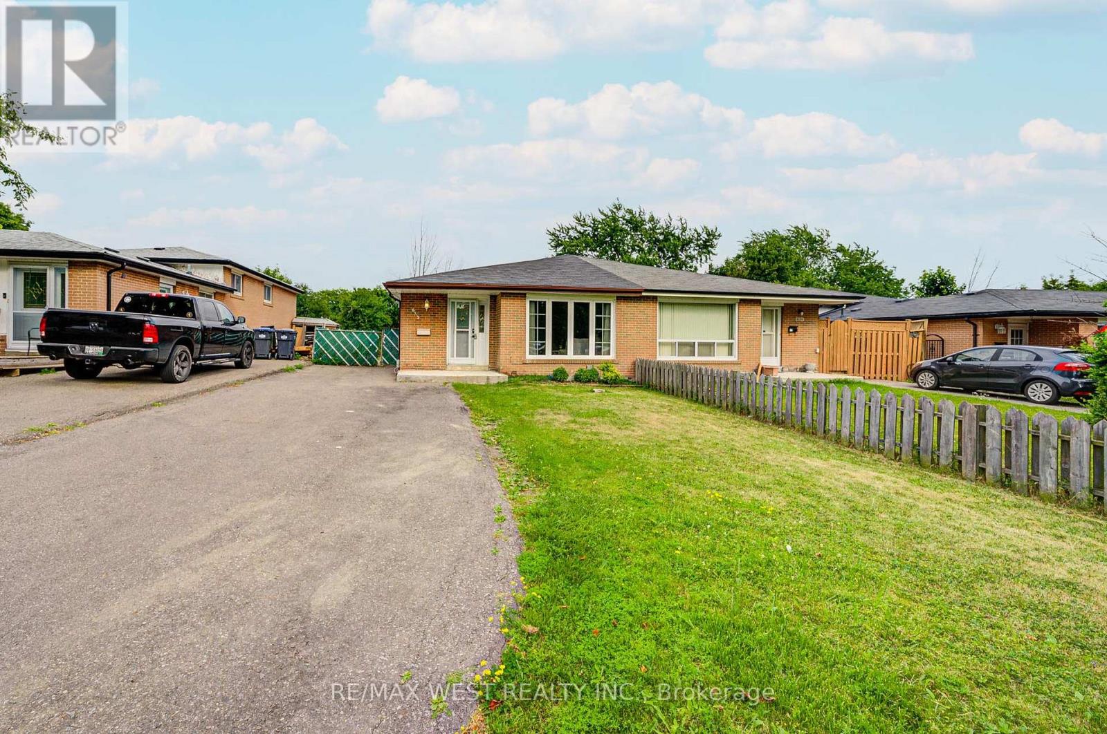 Property at 633 BALMORAL DRIVE S image 3