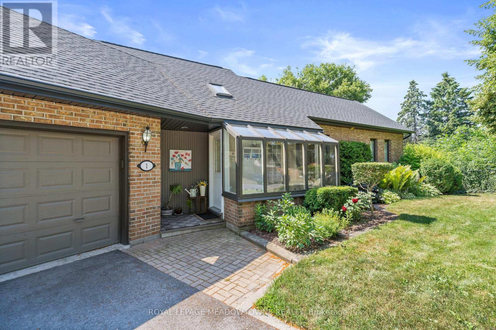 Property at 1 ERINLEA CRESCENT image 4