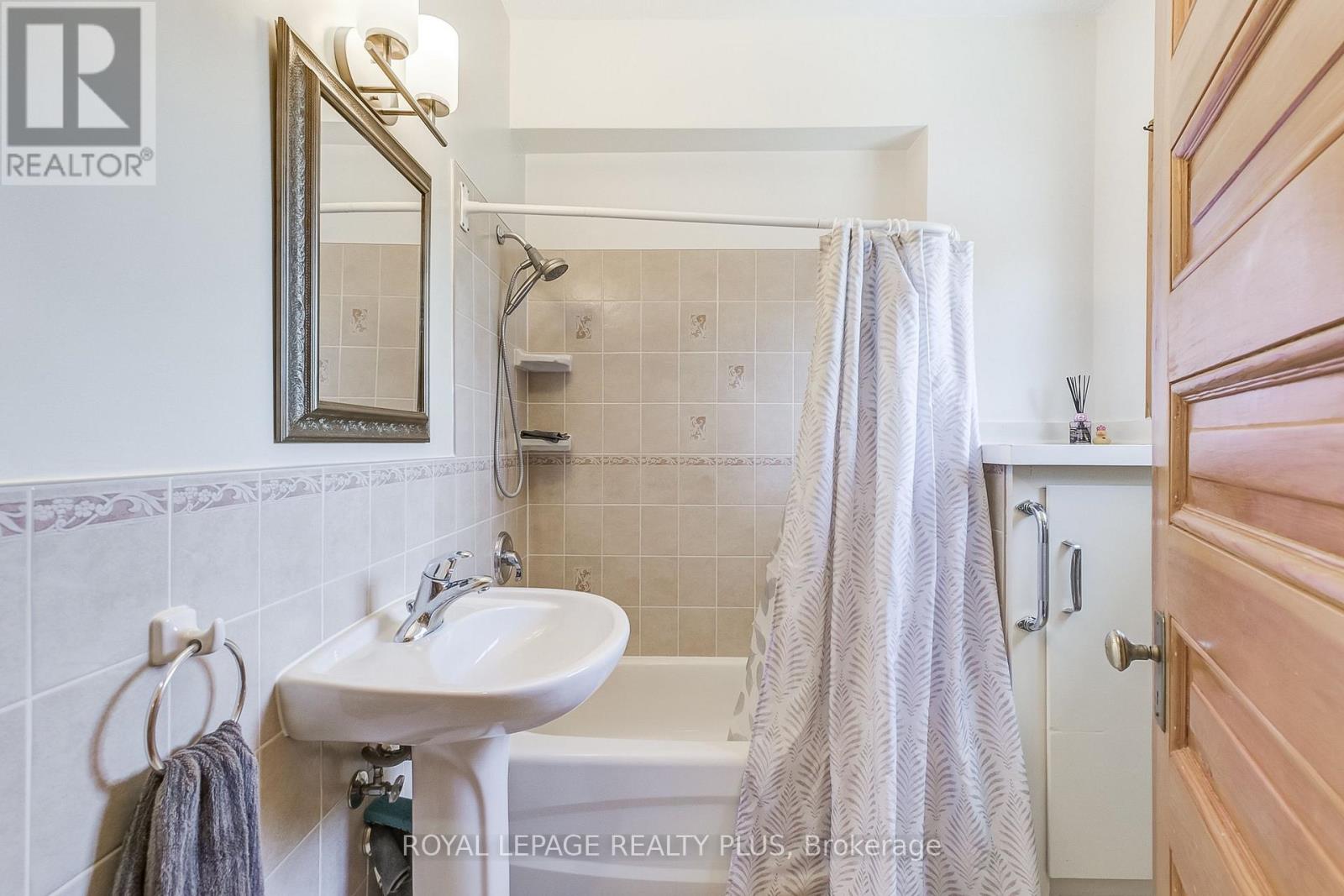 166 William Street, Brant (Brantford Twp), Ontario  N3T 3L3 - Photo 21 - X12290399