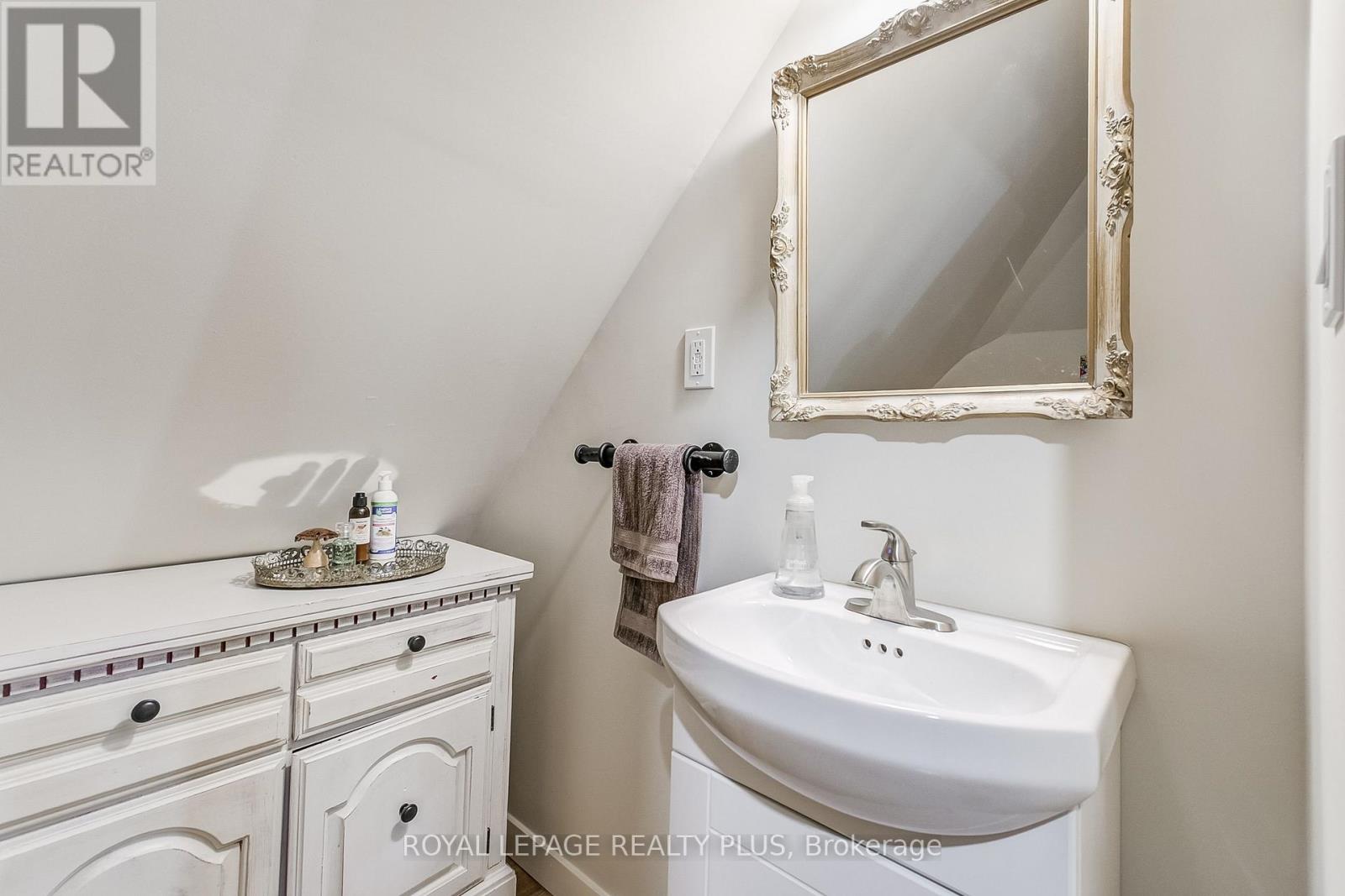 166 William Street, Brant (Brantford Twp), Ontario  N3T 3L3 - Photo 25 - X12290399