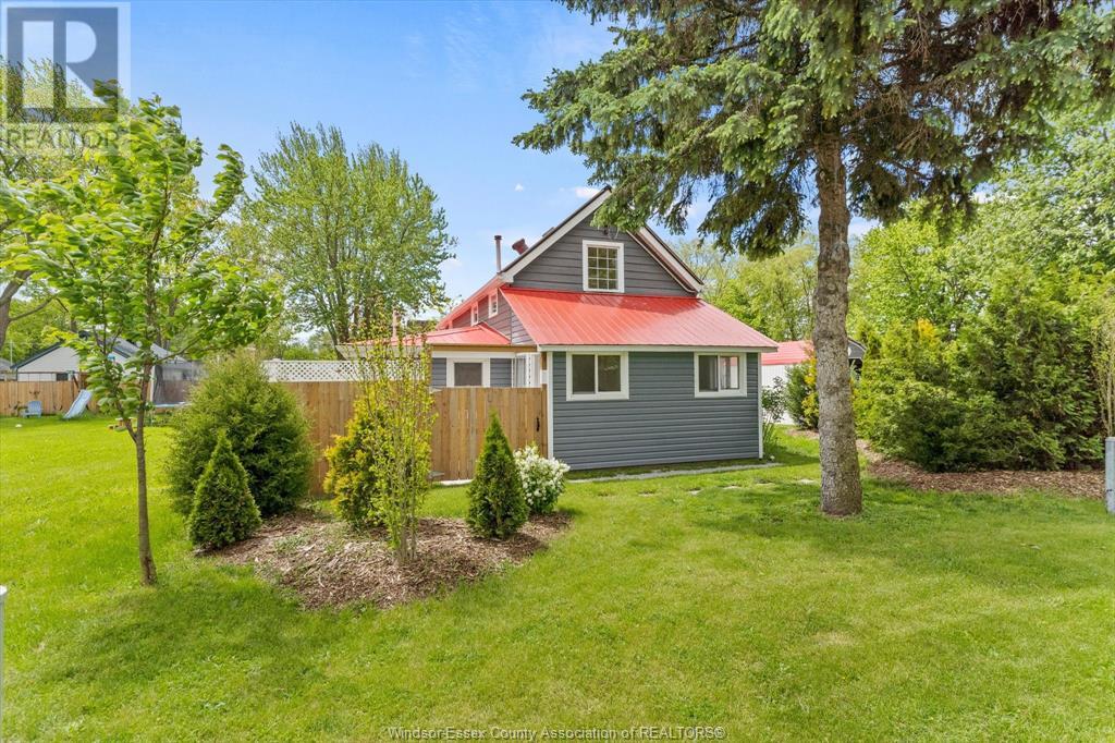 MLS# 25018178: 1057 OAK, Kingsville, Canada