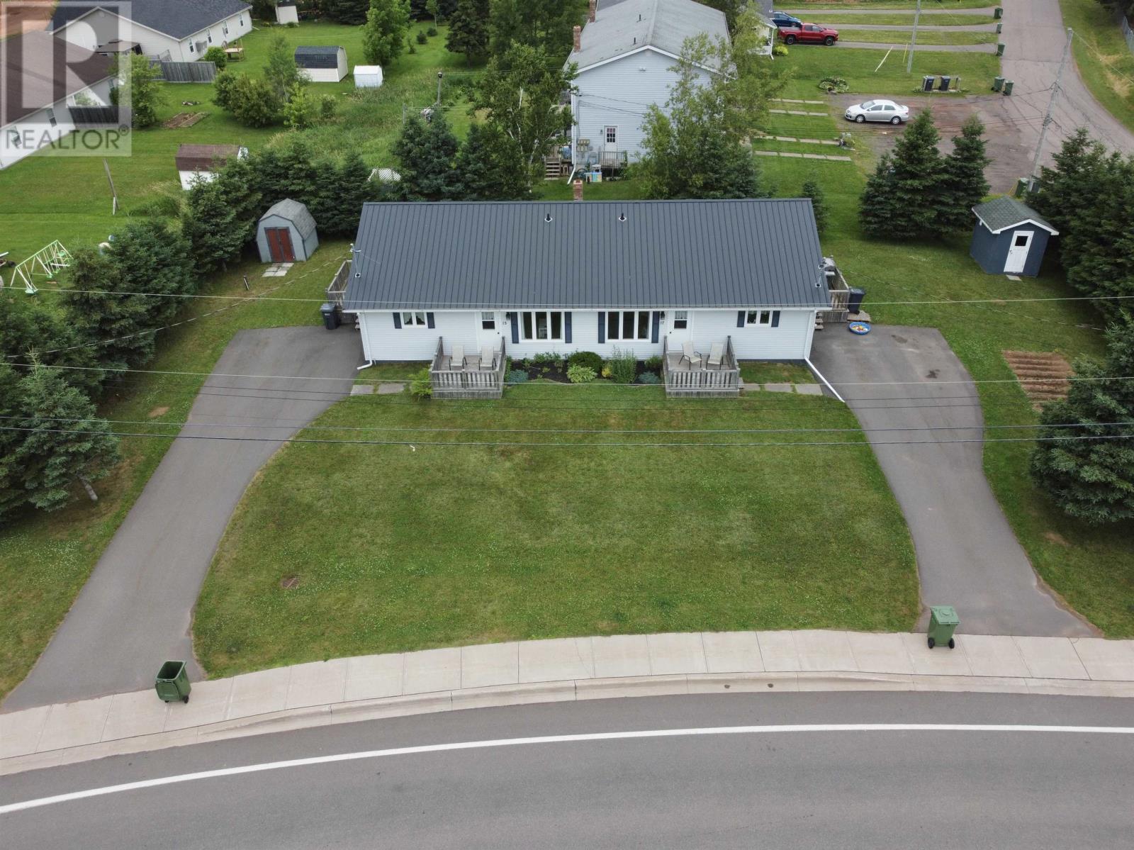 15-17 Cornwall Road, Cornwall, Prince Edward Island  C0A 1H0 - Photo 1 - 202517926
