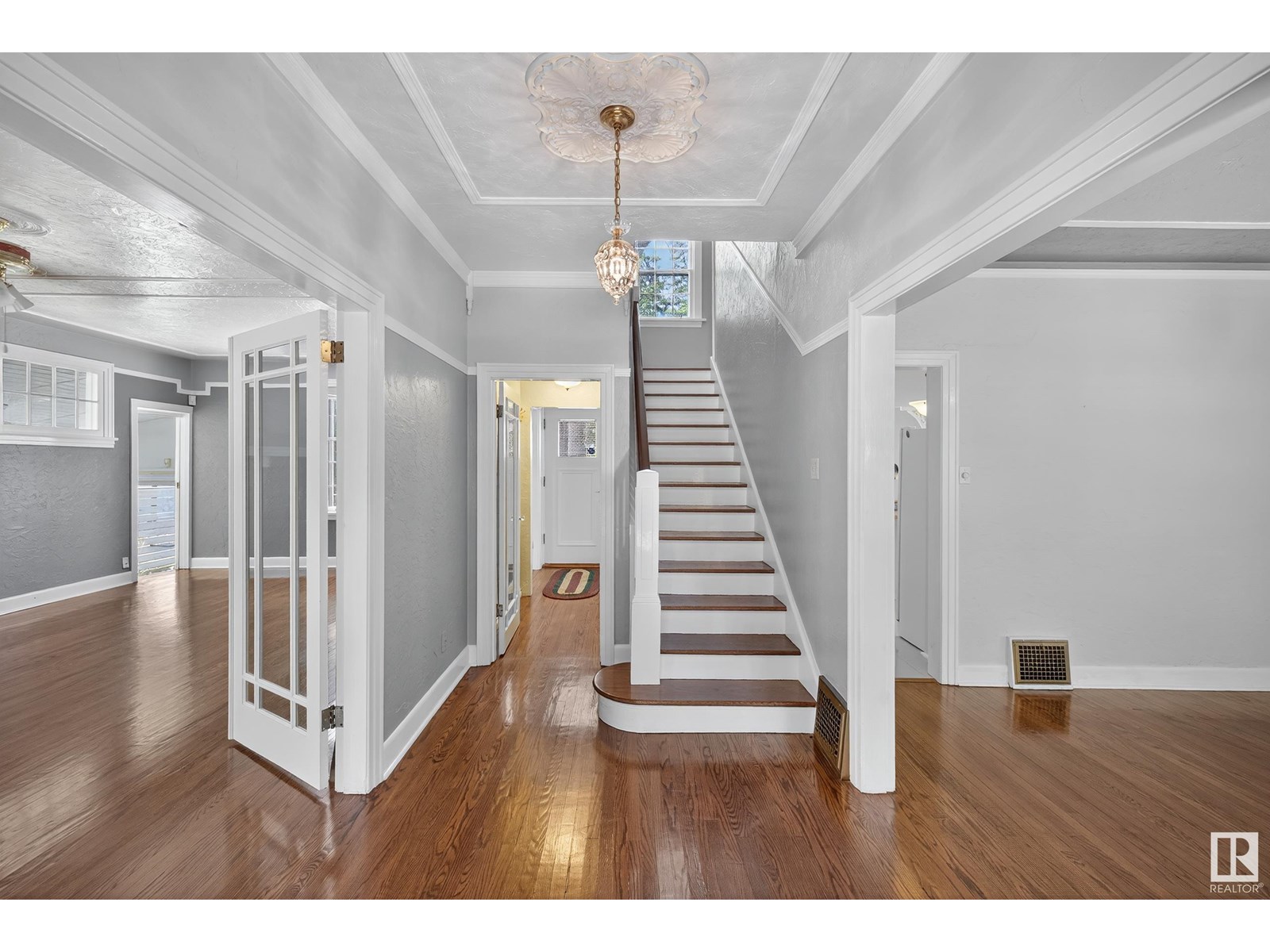 Property at 10416 GLENORA CR NW image 3