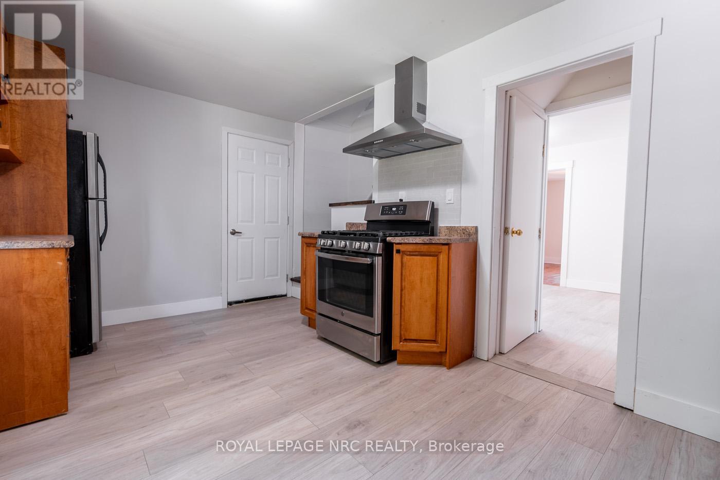 29 Erie Street, Port Colborne (Main Street), Ontario  L3K 4L8 - Photo 22 - X12290651