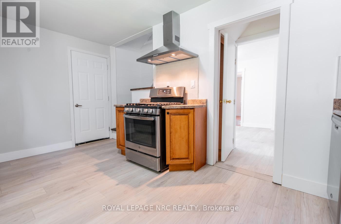 29 Erie Street, Port Colborne (Main Street), Ontario  L3K 4L8 - Photo 38 - X12290651