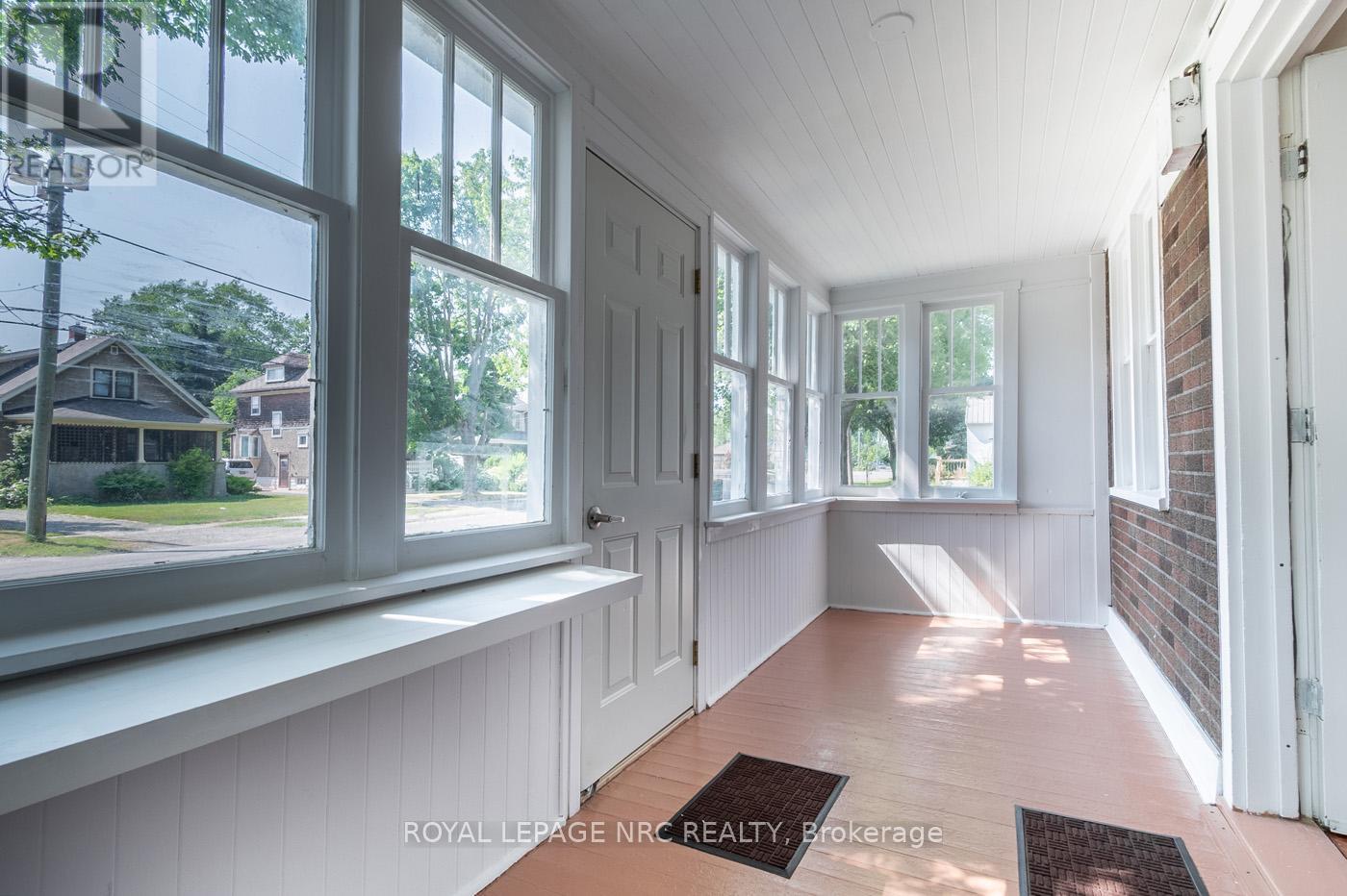 29 Erie Street, Port Colborne (Main Street), Ontario  L3K 4L8 - Photo 6 - X12290651