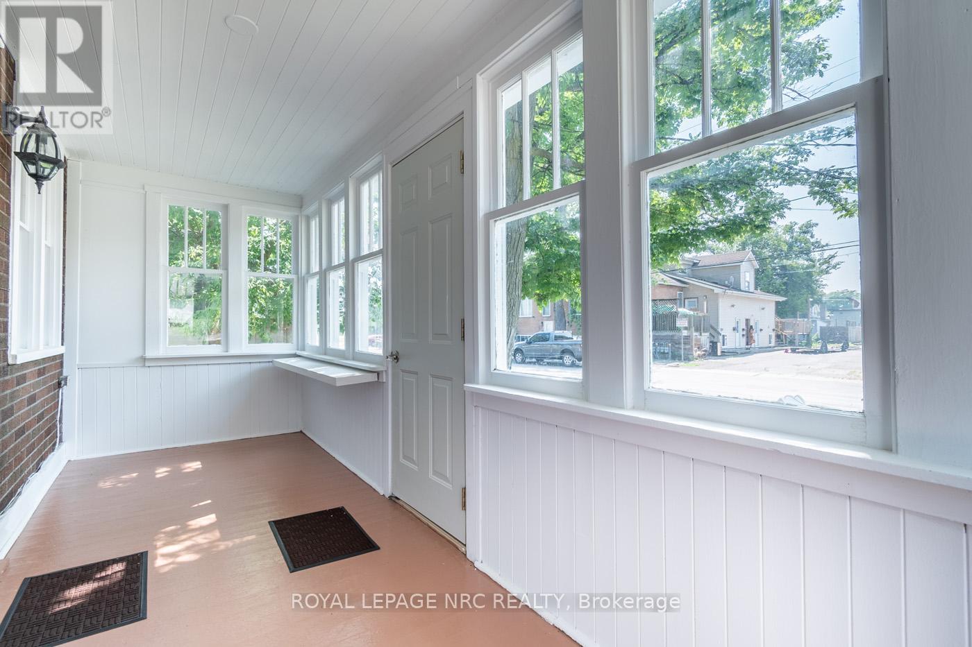 29 Erie Street, Port Colborne (Main Street), Ontario  L3K 4L8 - Photo 7 - X12290651