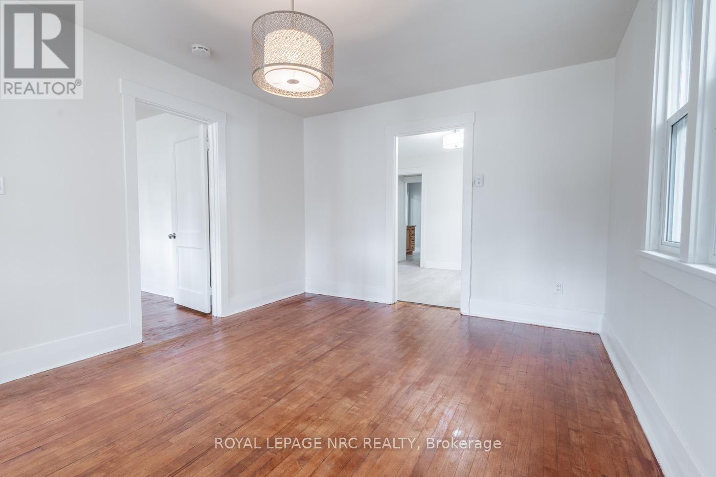 29 Erie Street, Port Colborne (Main Street), Ontario  L3K 4L8 - Photo 9 - X12290651