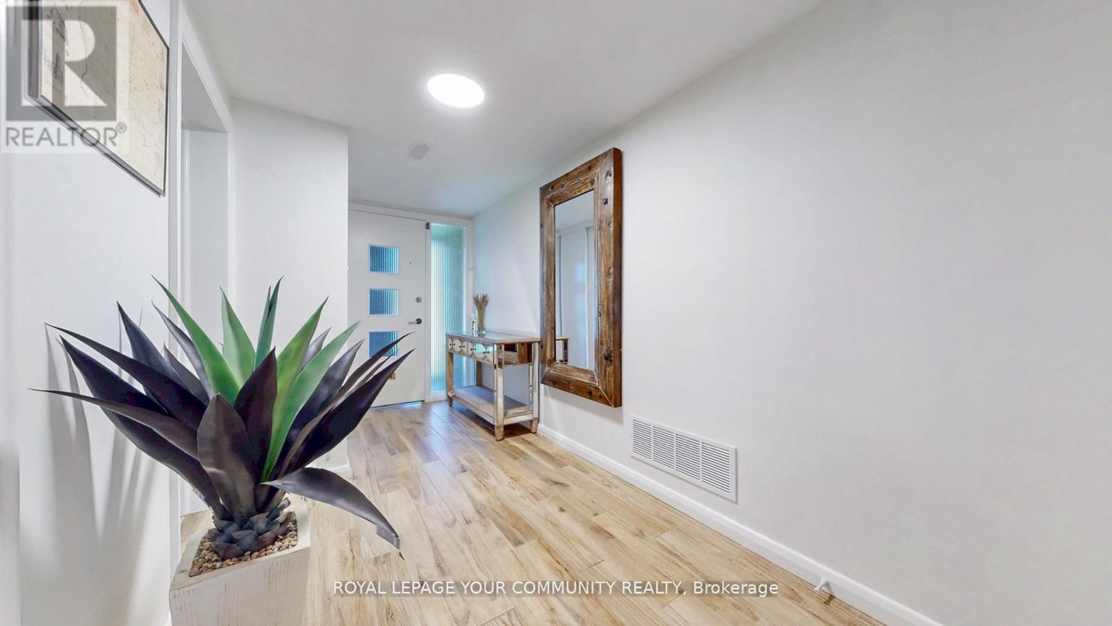 118 Betty Ann Drive, Toronto, Ontario  M2N 1X4 - Photo 6 - C12290570