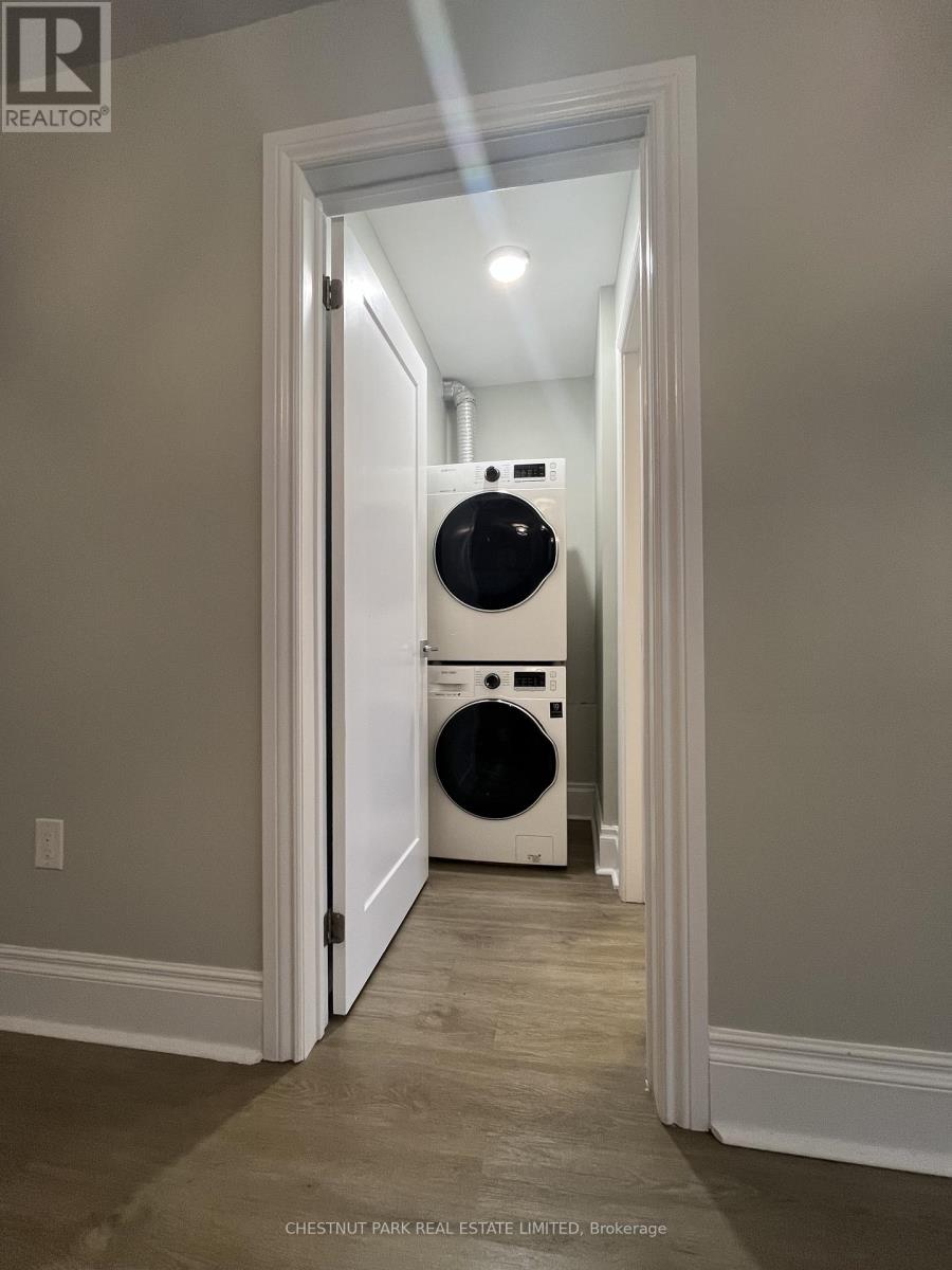 Upper - 5 Kingswood Road, Toronto, Ontario M4E 3N4 - Photo 9 - E12290479