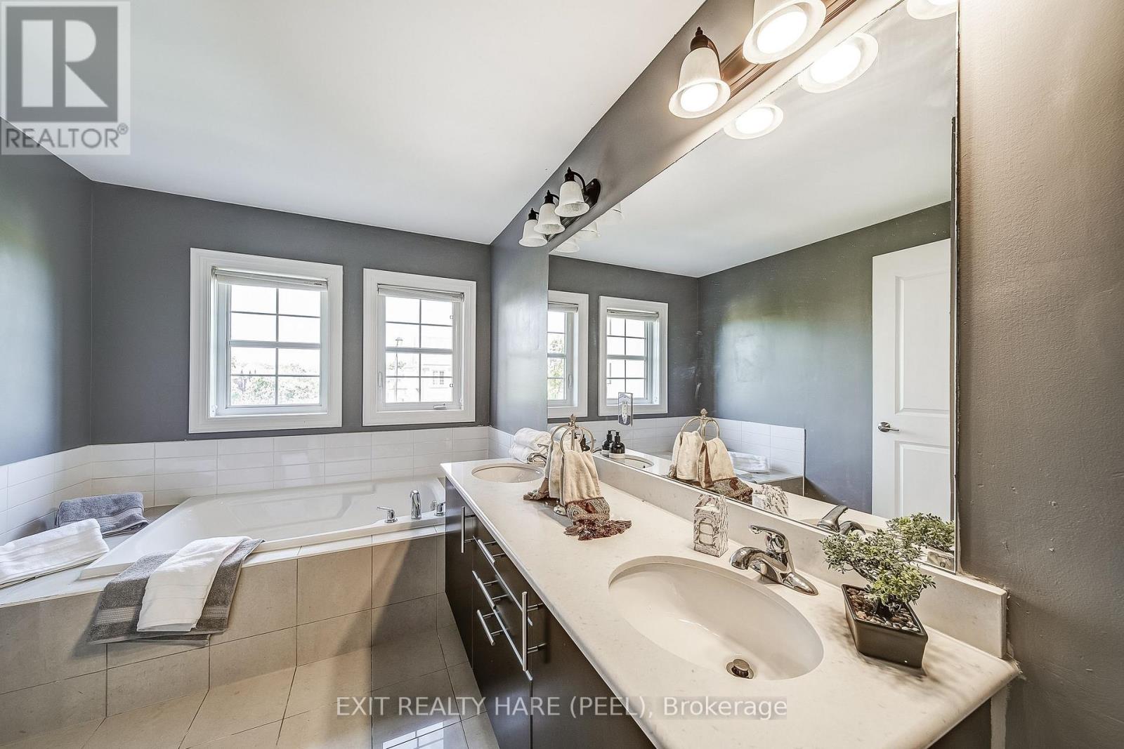 41 Poetry Drive, Vaughan, Ontario  L4H 3R1 - Photo 27 - N12290605