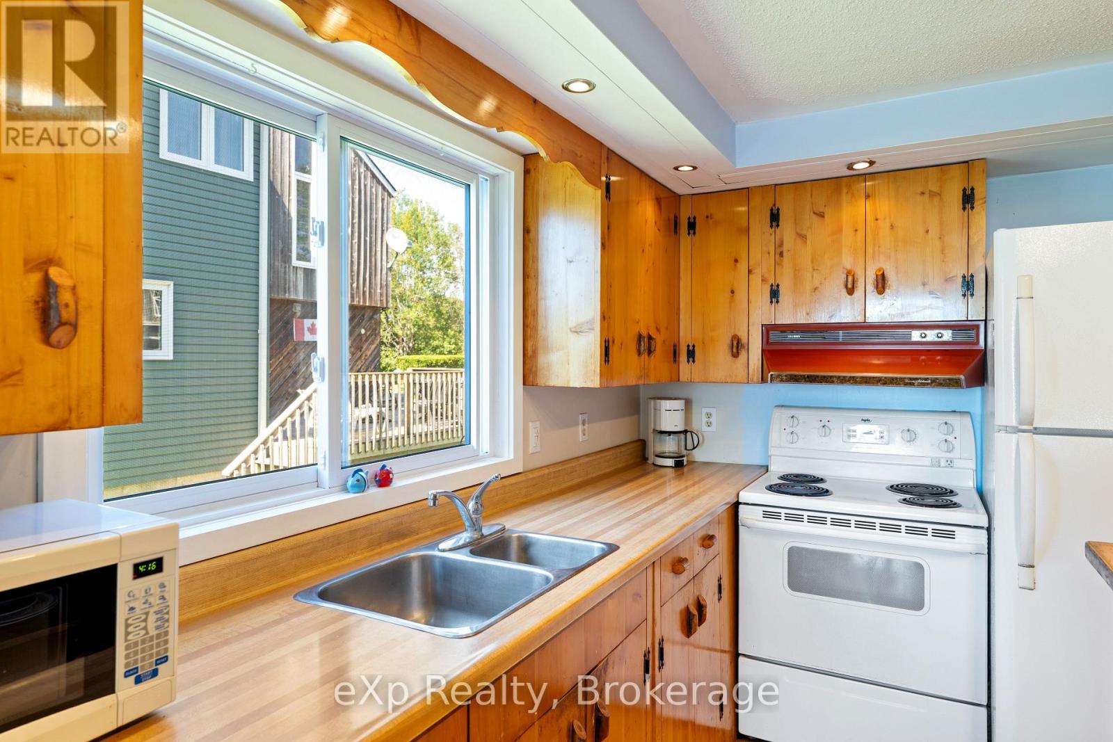 329 Bay Street, South Bruce Peninsula, Ontario  N0H 2T0 - Photo 15 - X12264570
