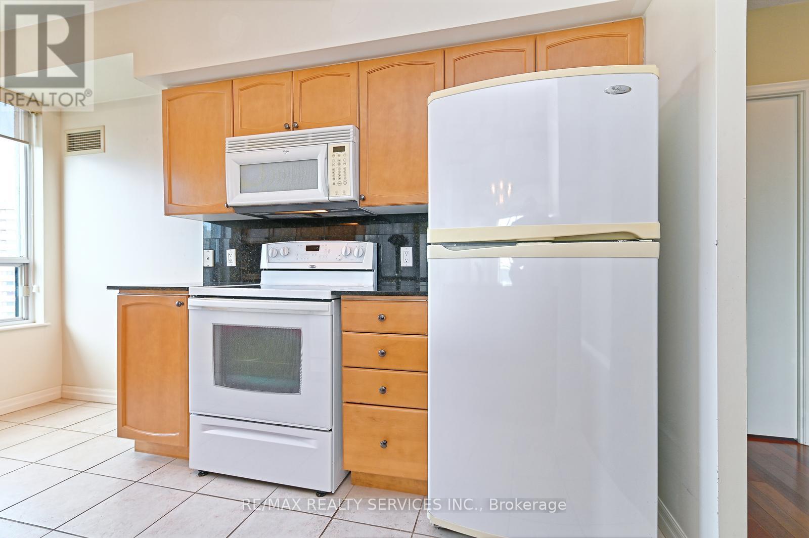 Suite 1309 - 38 Fontenay Court, Toronto, Ontario  M9A 5H5 - Photo 15 - W12290448