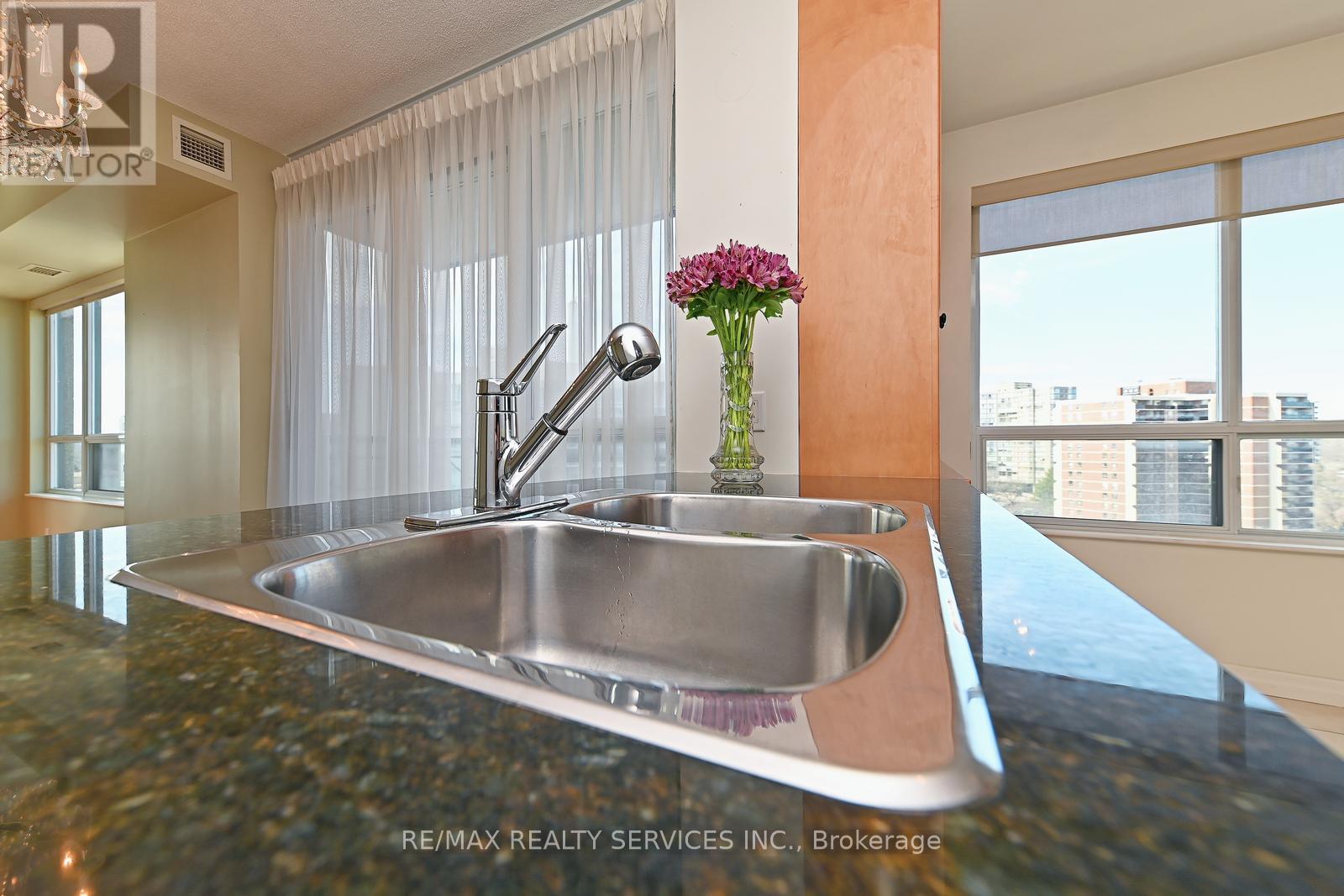 Suite 1309 - 38 Fontenay Court, Toronto, Ontario  M9A 5H5 - Photo 18 - W12290448