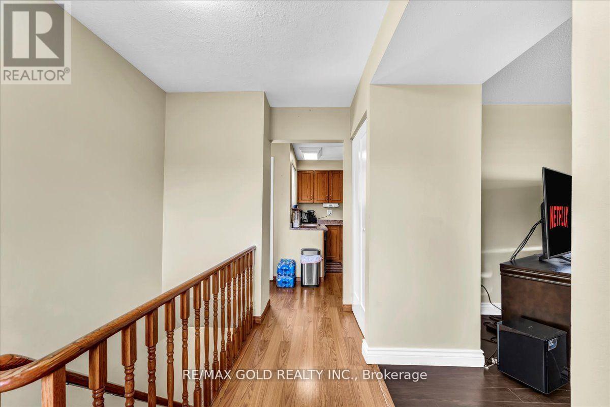 53 Dorchester Drive, Brampton, Ontario  L6T 3E2 - Photo 10 - W12290492