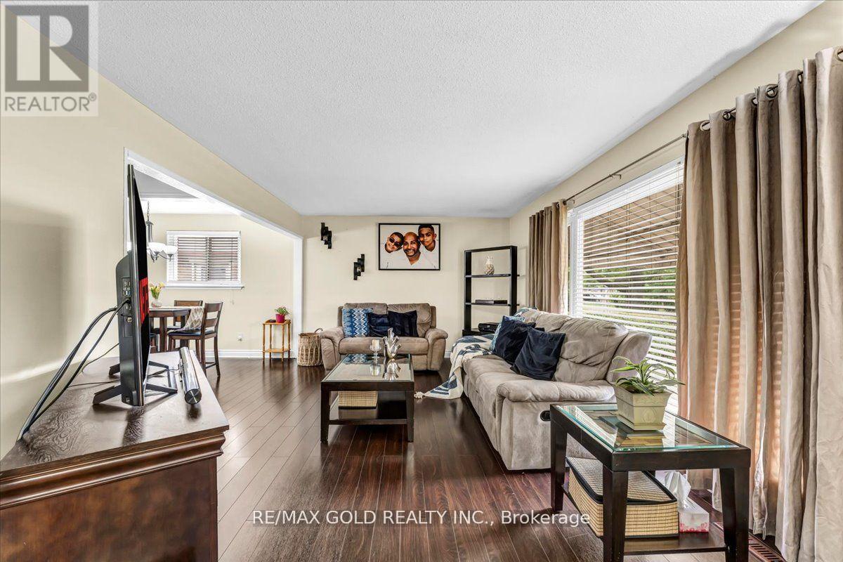 53 Dorchester Drive, Brampton, Ontario  L6T 3E2 - Photo 12 - W12290492
